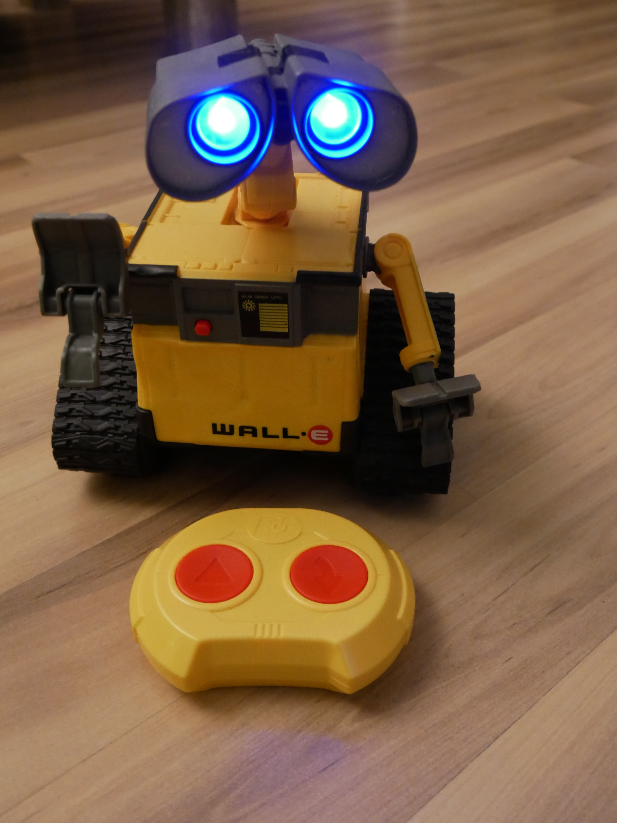 Mattel Disney Pixar WALL-E RC Robot Toy with 20+ Lights & Sounds, Hello