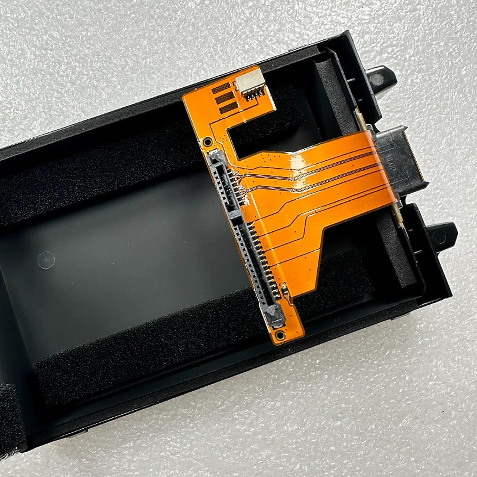 Contenitore per disco rigido antipolvere con interfacce multiple e controllo stabile della temperatura per custodia per disco rigido antiurto CF19