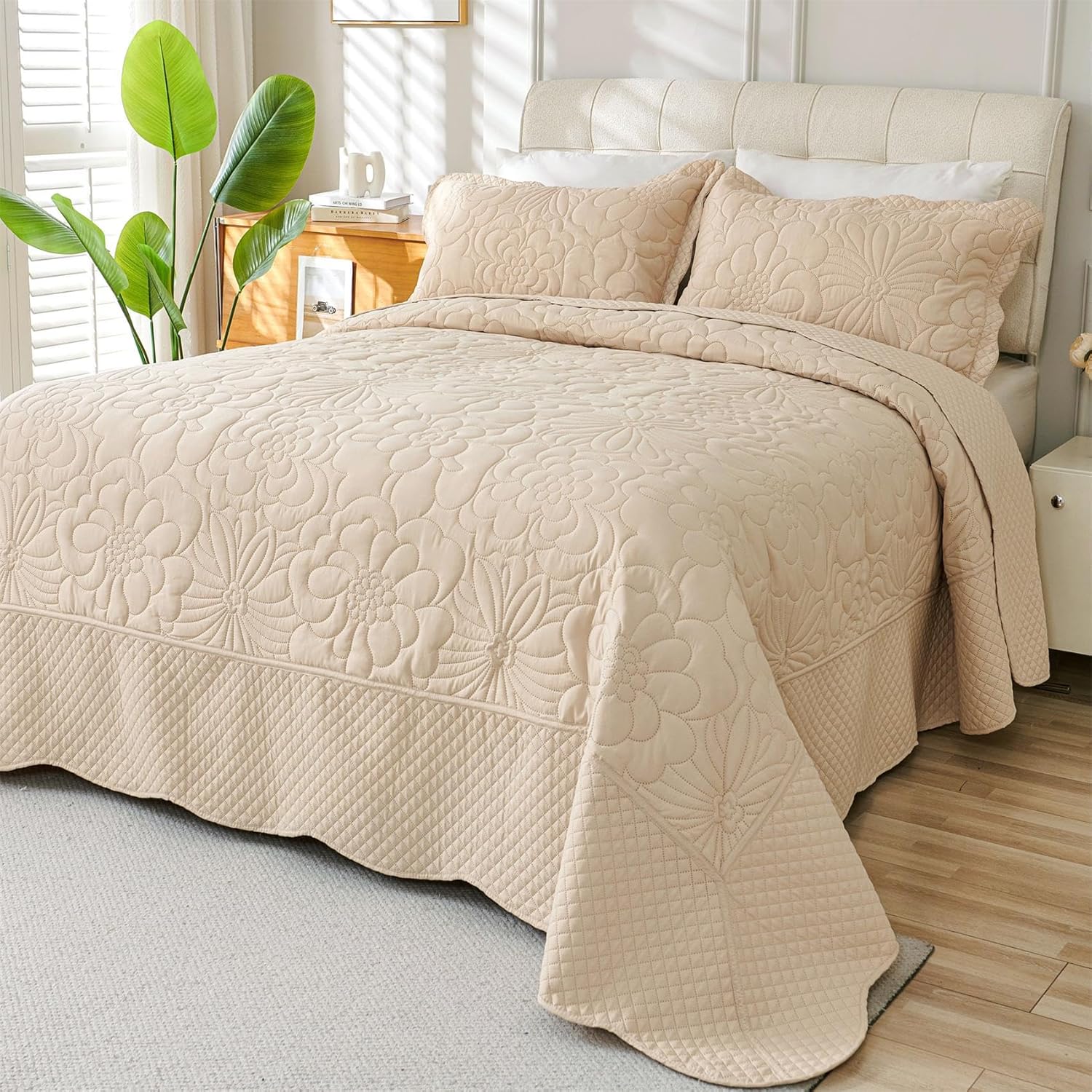 Cmfshape Oversized King Quilt Set Bedspread 128x120-Beige California King Quilts 3 PCS-Lightweight Quilted Bedding Extra Large-Floral Coverlet for All Season