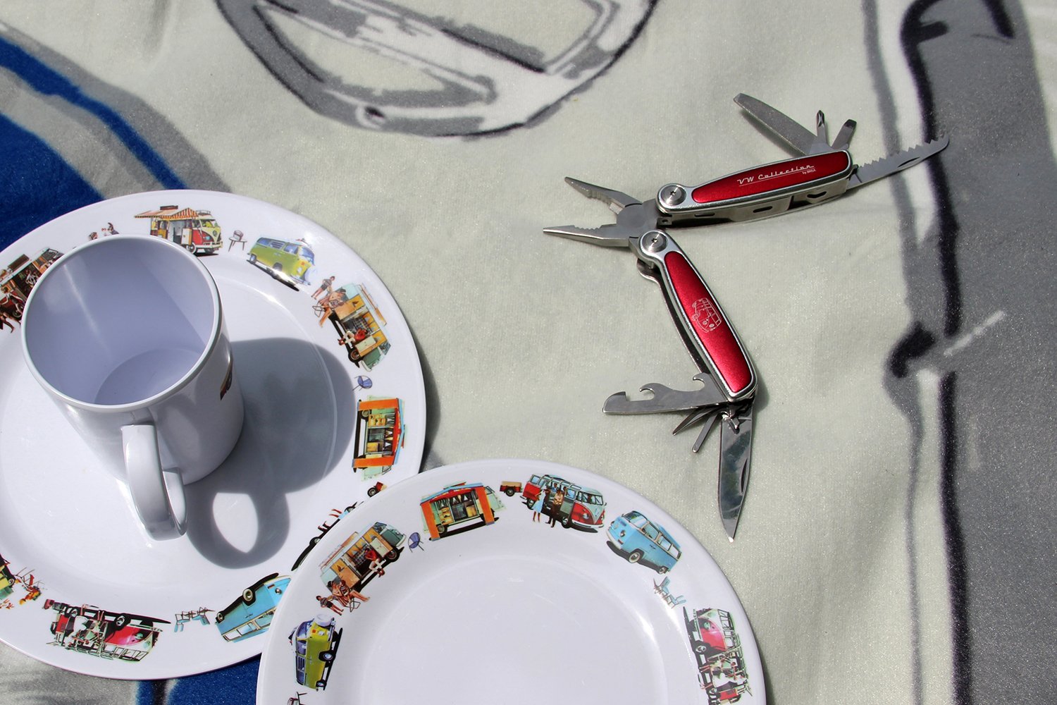 BRISA VW Collection – Volkswagen Multitool składane narzędzie kieszonkowe 8 w 1, stal nierdzewna, wielofunkcyjne w stylu retro/vintage, z autobusem T1 (sylwetka/czerwona)