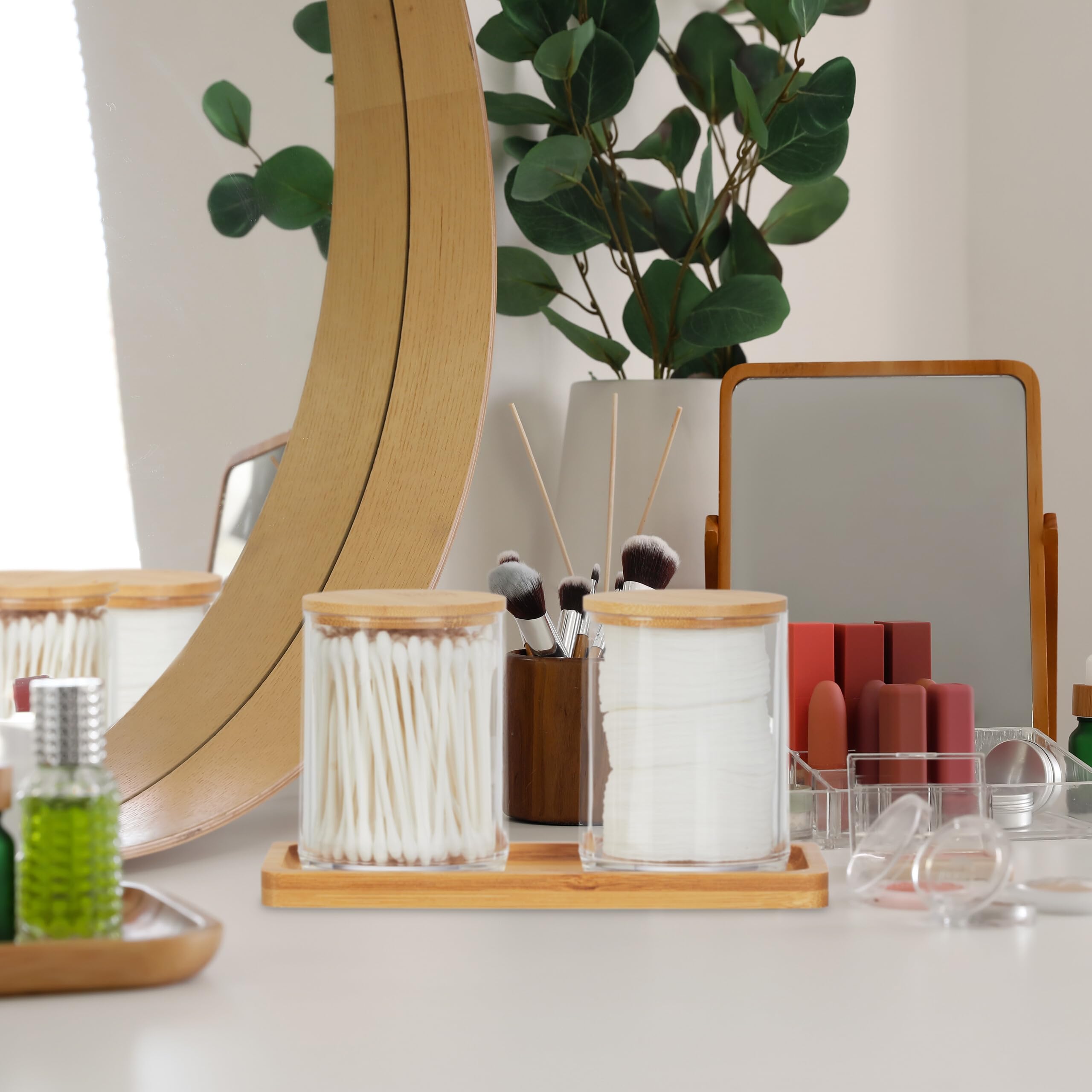 Relaxdays Wattestäbchenbehälter mit Tablett, 2 Becher m. Deckel, Kosmetik Organizer Kunststoff/Bambus, transparent/natur, Durchsichtig, Clear, Natural (Packung mit 4)