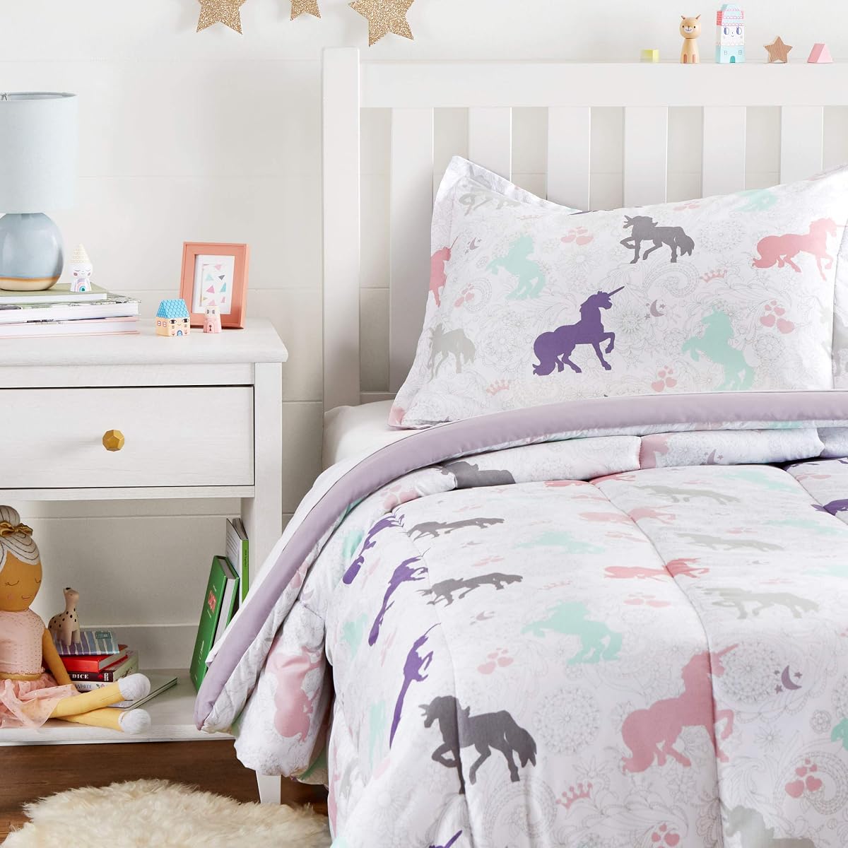 Amazon Basics Juego de funda de almohada y edredón infantil de microfibra suave y fácil de lavar, 2 piezas, Twin, unicornios morados, estampado animal