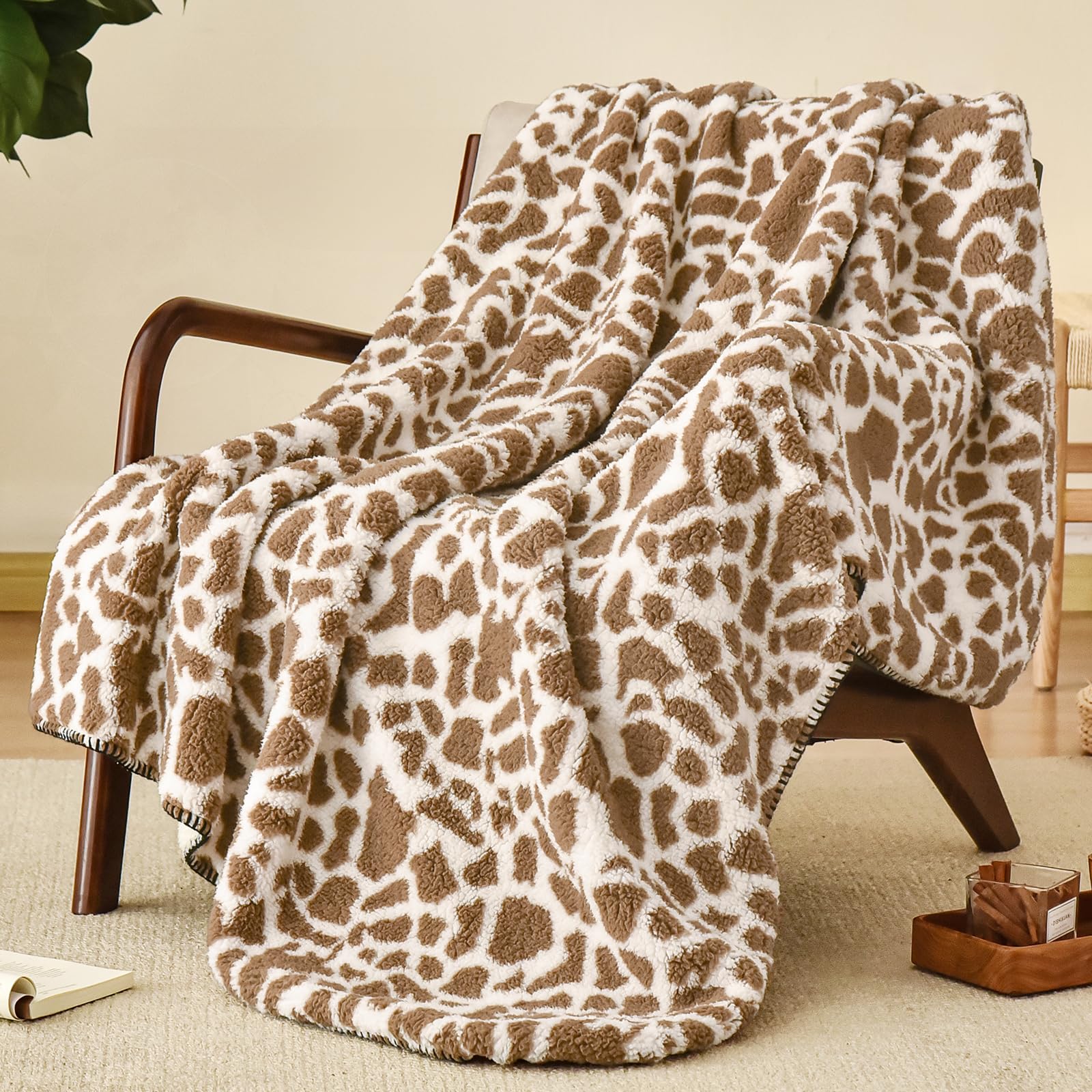 PHF Giraffe Print Sherpa Fleece Throw Blanket for Teens Kids, Reversible Thick and Warm Blanket for Winter, Ultra Soft Fuzzy Animal Pattern Bedding for Bed Sofa Couch Travel, 50x60OEKO-TEX STANDARD 100