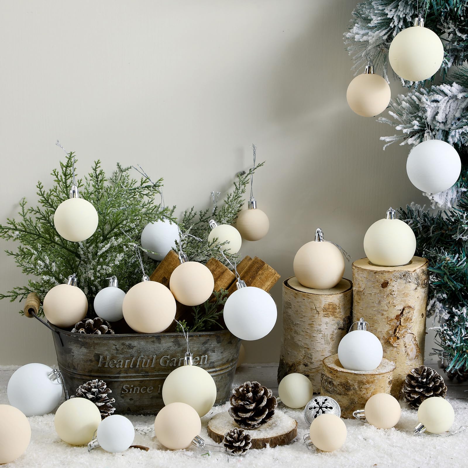 Lot de 40 boules de Noël rustiques texturées et incassables pour sapin de Noël, décorations d'intérieur rustiques (4,9 cm, 5,9 cm, 5,9 cm, 6 cm, crème)