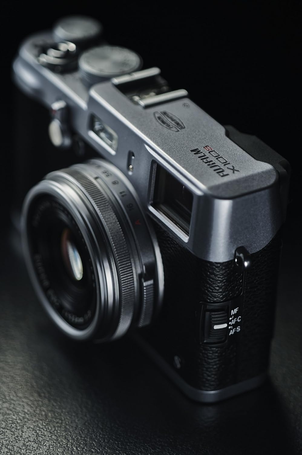 fujifilm x100s 16 mp digital camera with 2 8 inch lcd silver old model