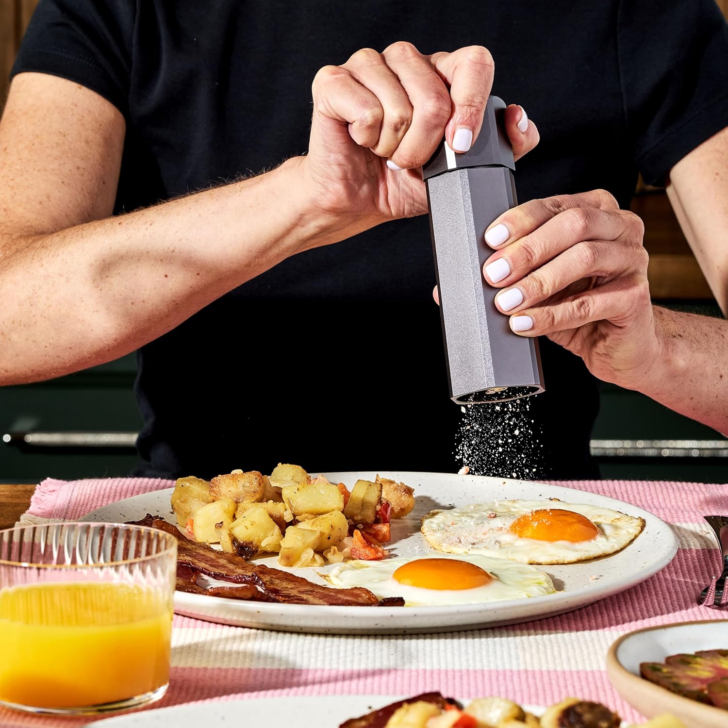 HexClad Hybrid Nonstick 6-Piece Cookware Set, Splatter Screen, 10" Pan, 4.5-Qt Sauté Pan with Lid, and Tabletop Salt and Pepper Grinder Set, Stay-Cool Handles, Dishwasher and Oven-Safe, Induction Read