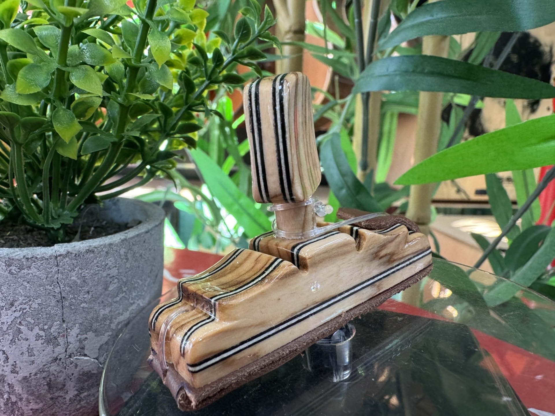 Cejilla Artesanal “Alma de Olivo” para Guitarra Flamenca | Madera de Olivo, Clavija de Olivo y Ajuste de Piel de Vaca, Nylon Resistente | Hecha a Mano en Algeciras