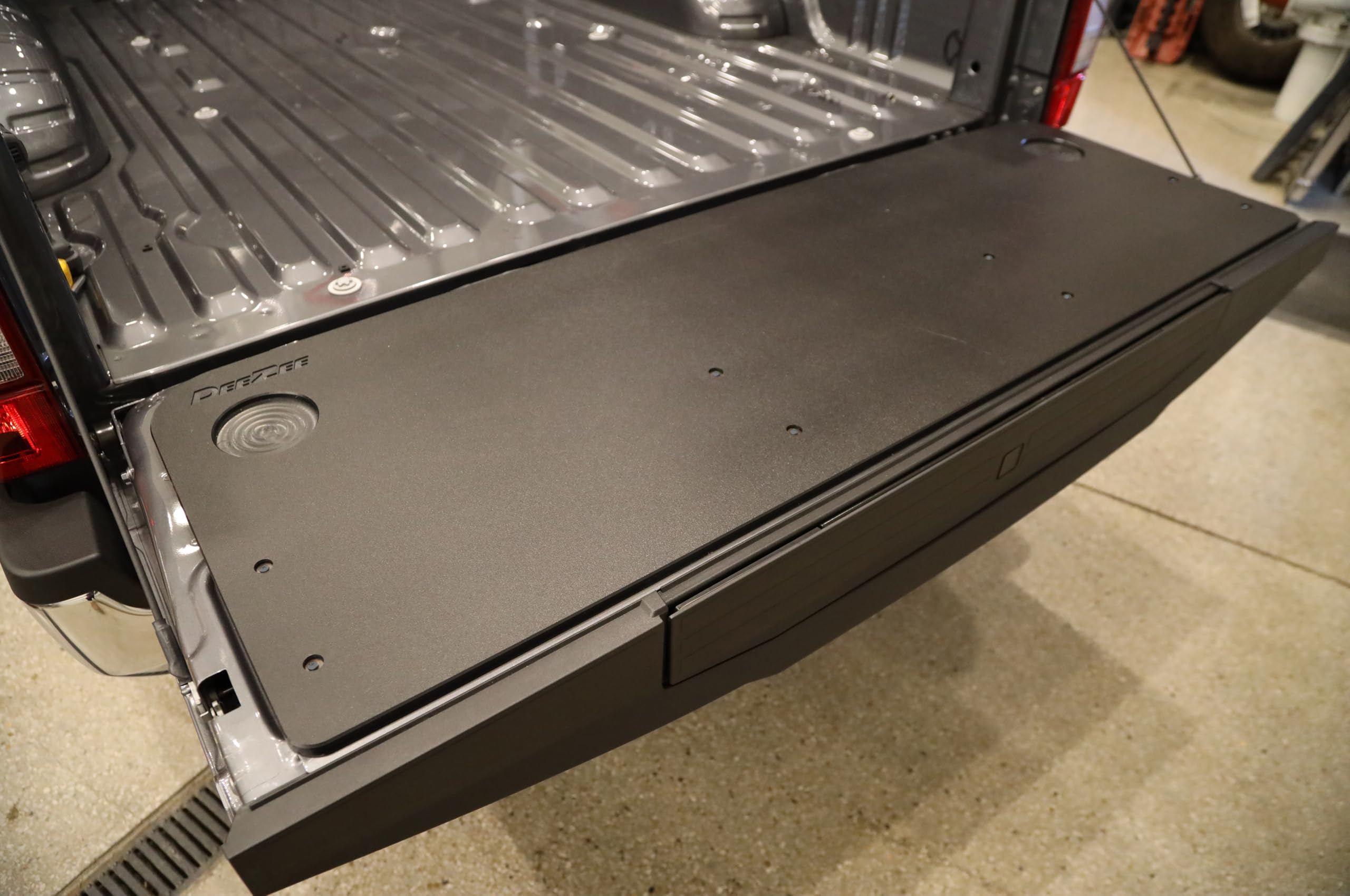 Amazon.com: Dee Zee DZ284103 Polymer Tailgate Board Super Duty 17+