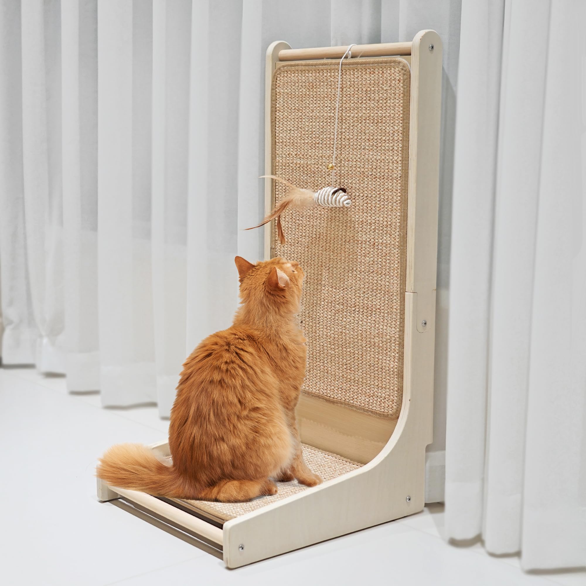 PETKARAY Tiragraffi per Gatti, Rampa in Sisal a Forma di L per Interni, Base da Pavimento con Gioco a Forma di Topo ed Erba Gatta