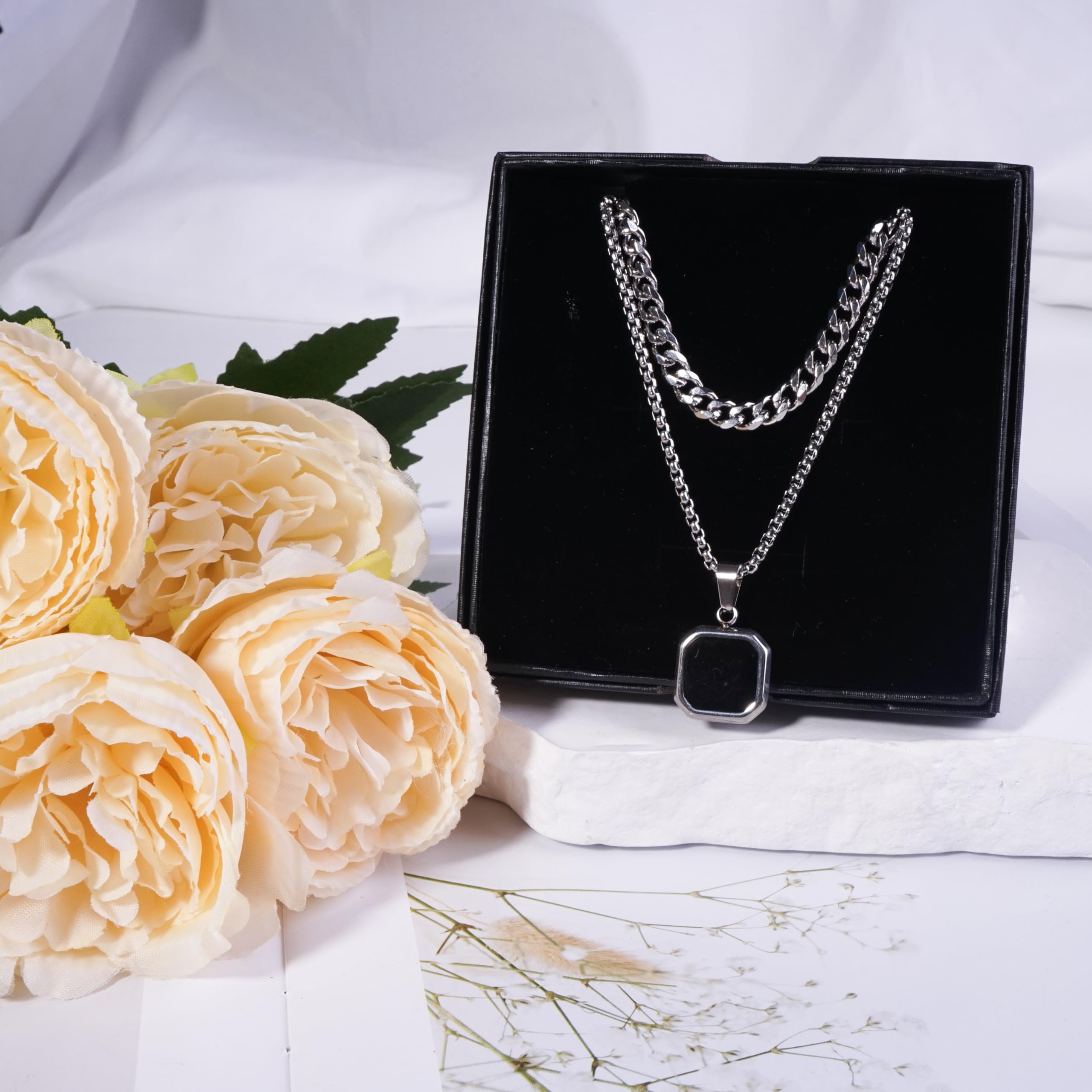 Colliers pour Homme Chaîne Gourmette : Hommes Collier Chaîne Pendentif Noir Argent Carré en Acier Inoxydable, Style Punk et Minimaliste, Bijoux Cadeau pour Garçons Femmes d'un Anniversaire de Noël