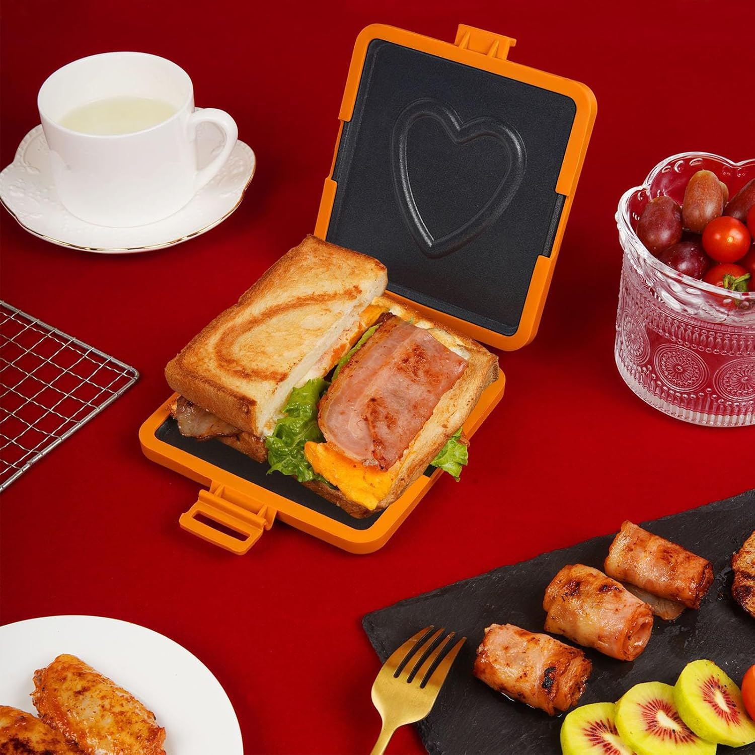Microwave Toastie Maker, Silicone Microwave Toaster Sand with Maker with Heart Pattern, Microwave Sandwich Maker Panini Press, Grilled Cheese Maker, for Cooking Breakfast (Orange)