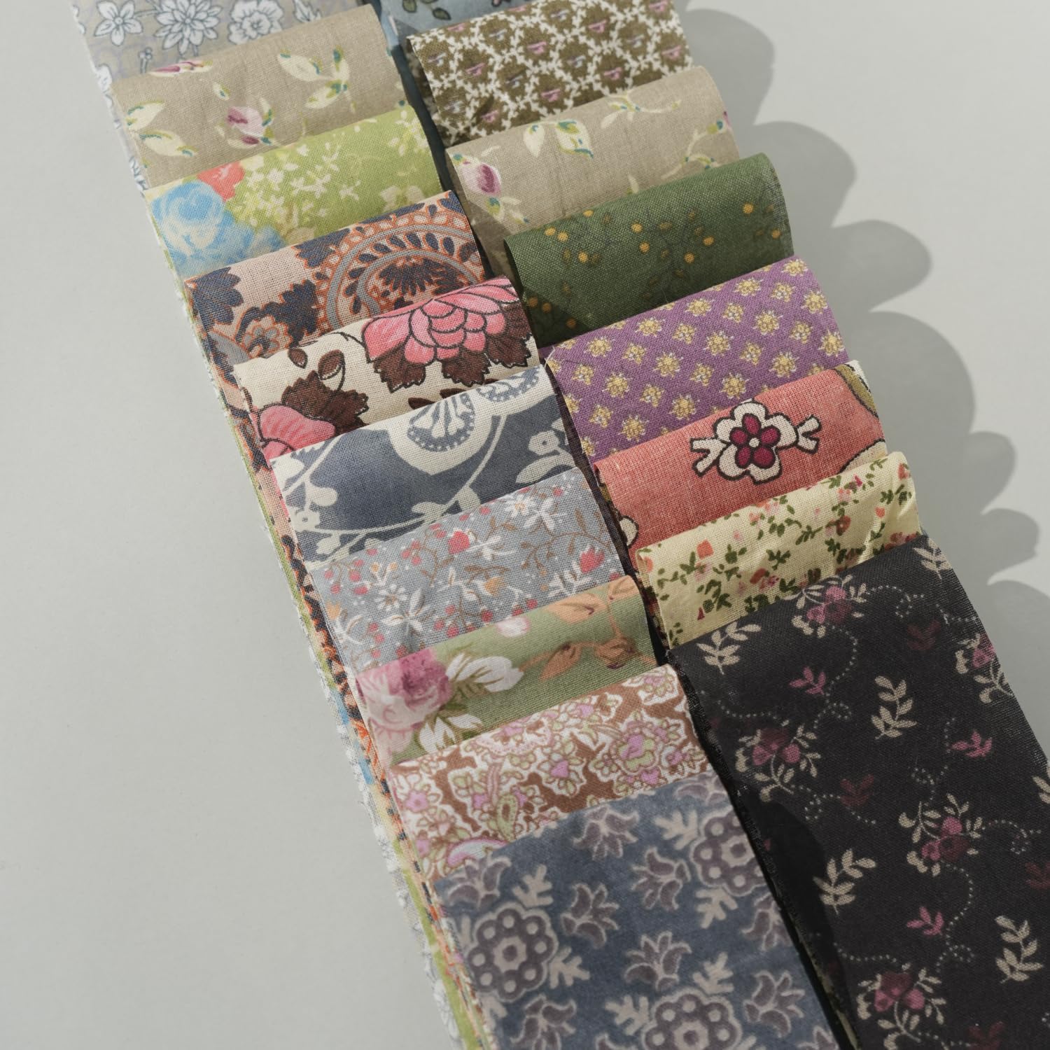Phantomon Jelly Roll Fabric 40 Strip Assorted Bundle Precut Cotton Quilting Strips 2.5" x 40" in Vintage Floral and Neutral Prints for Sewing, Blanket, Rug, Patchwork image 3