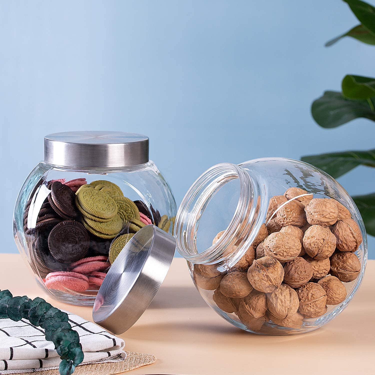 WUWEOT 2er 2 Liter Bonbonglas mit Deckel Bonbongläser Set Bonboniere Vorratsglas Vorratsdose Keksdose Keksglas Rund mit Deckel Dekoglas Platzsparende und Übersichtliche Lagerung Transparent Küche, Haushalt & Wohnen