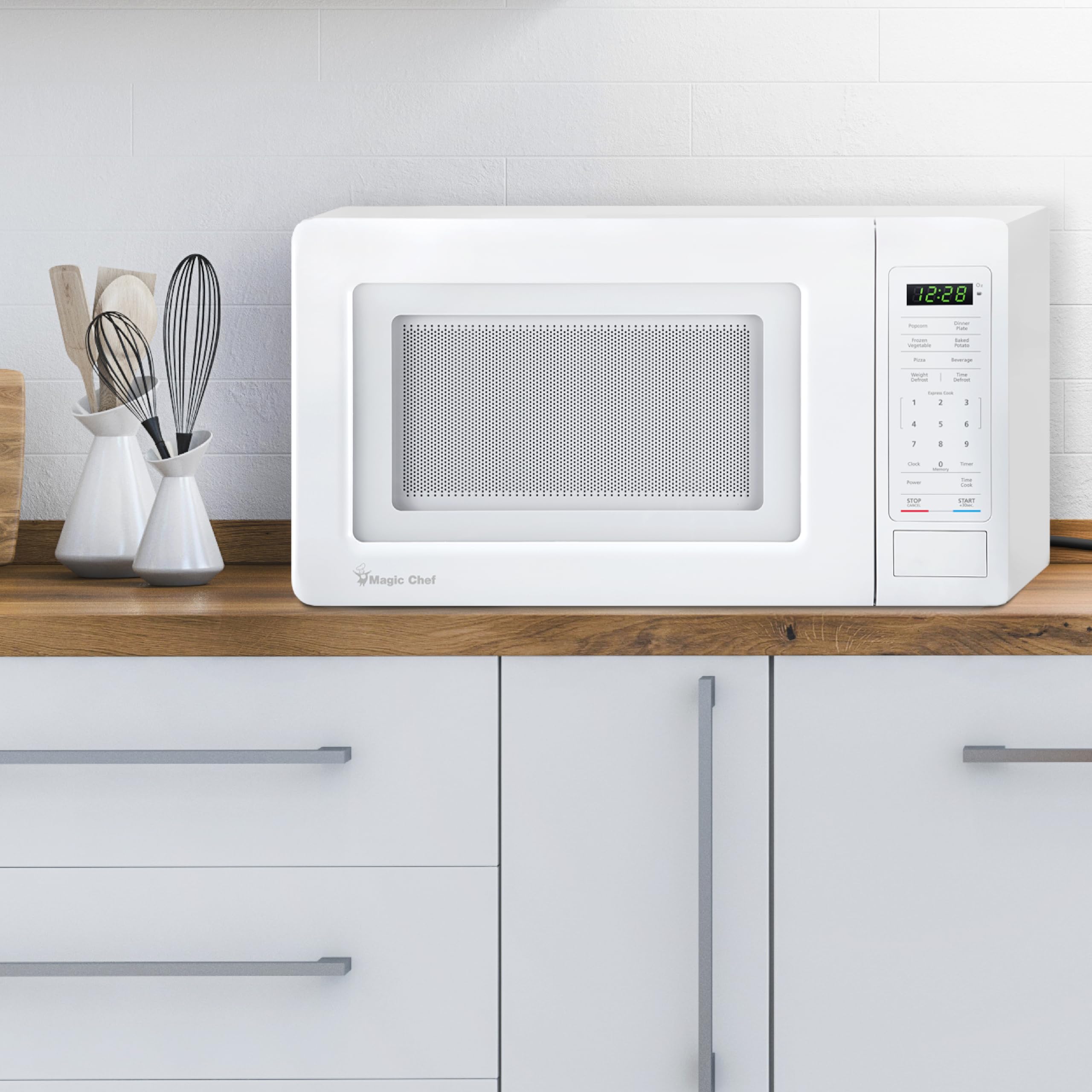 Amazon.com: Magic Chef 0.7 cu. ft. Countertop Microwave in White