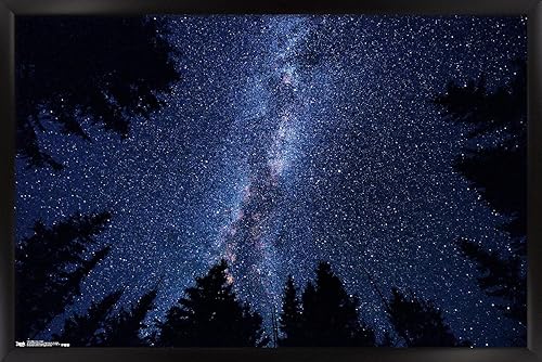 Trends International Póster de pared de la Vía Láctea por la noche, 22.375 x 34 pulgadas, versión enmarcada en negro