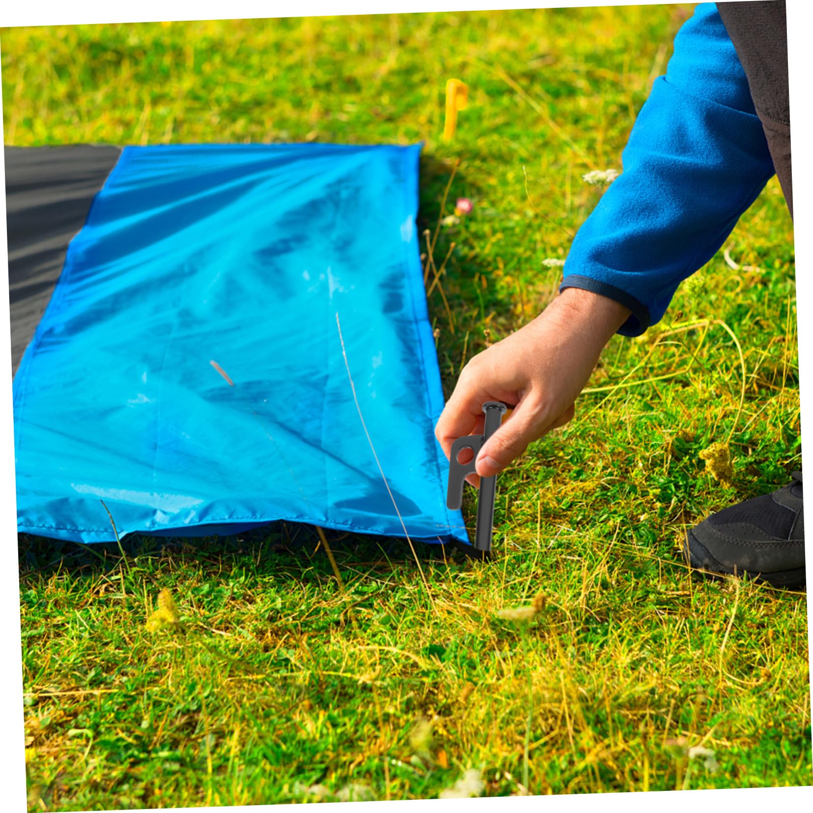 Piquets de Tente de Camping Robustes 40 Cm en Acier Renforcé, Lot de 4 Piquets Métalliques Noirs, Fixation Stable pour Sol Dur, Usage Extérieur, Camping, Randonnée et Plage