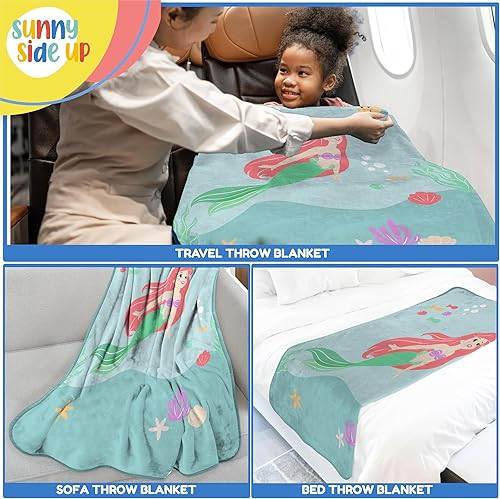 Miniatura 3 de Disney - Manta de viaje de felpa con diseño de La Sirenita, mide 40 x 50 pulgadas, accesorios de viaje de princesa súper suaves y acogedores con