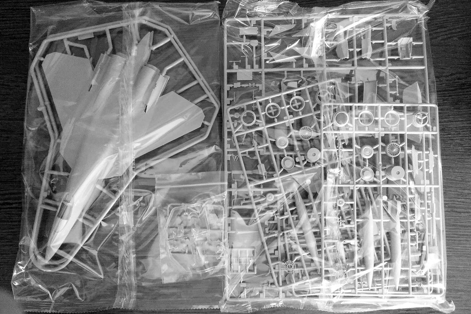 Zvezda 7319 500787319-1 500787319 – 1:72 Sukhoi SU-57 – Plastic Construction Model Assembly Kit – for Beginners – Detailed, Unvarnished