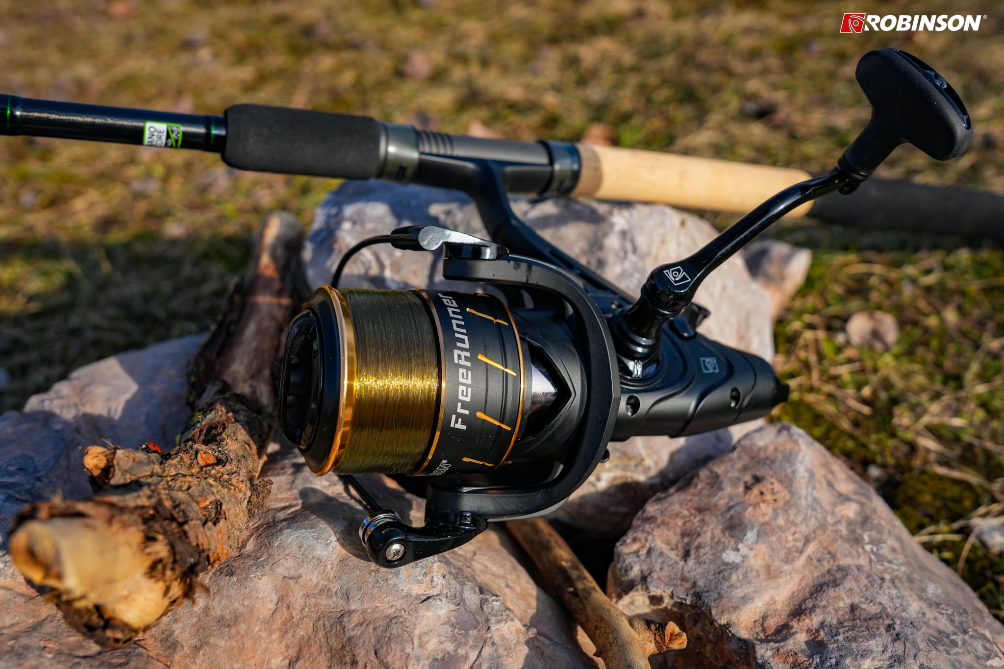 Robinson Angelrolle mit Freilauf - 6 Kugellagern - Verstärktem Getriebe und Rohr-Schnurfangbügel - CNC-Alu-Kurbel -10kg Bremskraft - Freerunner