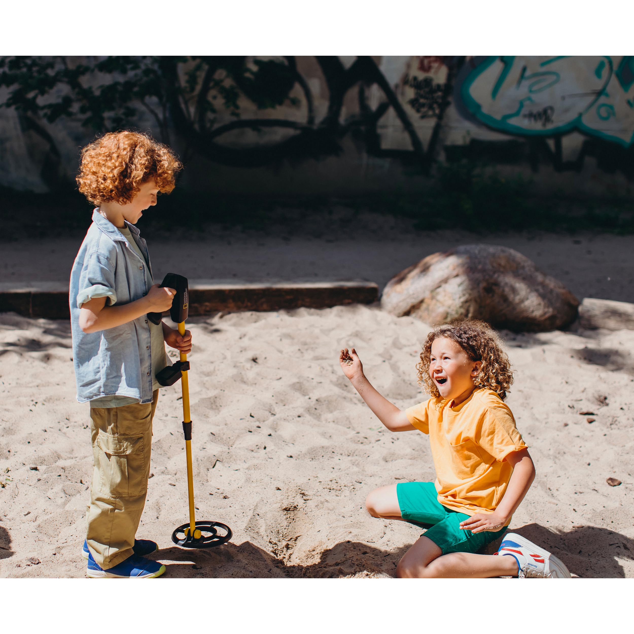 National Geographic Metalldetektor für Kinder mit 12 cm Suchtiefe, bis zu 15 cm wasserdichter Suchspule und LCD-Display, höhenverstellbar von 76 bis 88 cm, hochpräzises Metallsuchgerät für Anfänger