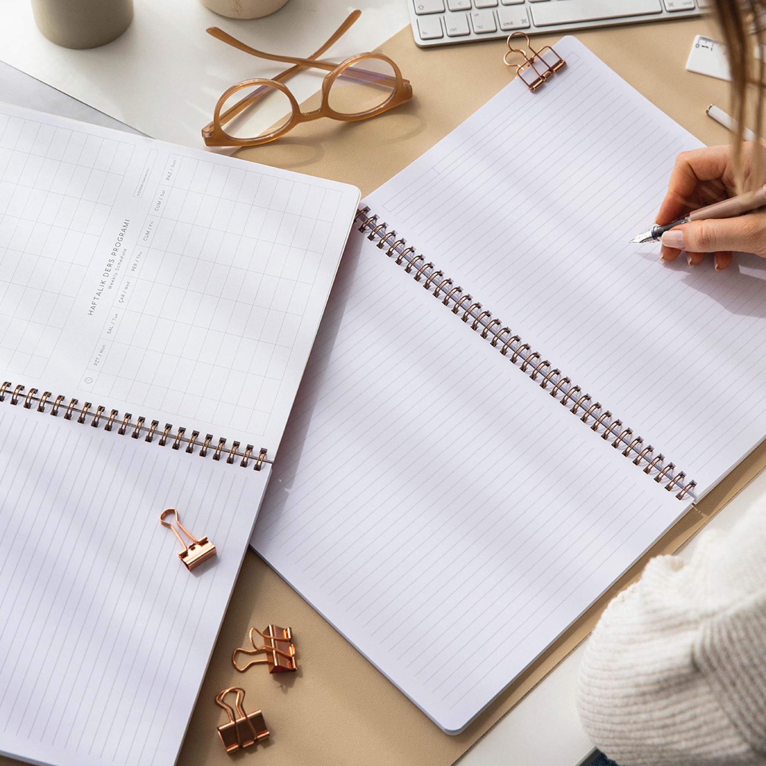 PAPERORA A4 Spiralli Karton Kapak 4’lü Set Çizgili Okul Defteri 80 yaprak, Ders Programlı Kırmızı Kalp