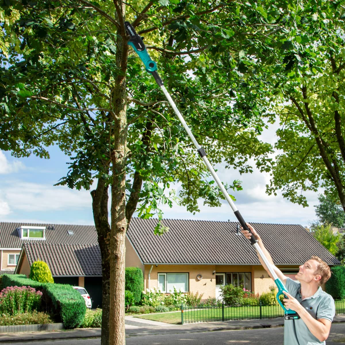 VONROC Teleskopowa Piła Łańcuchowa 20V 200mm, 260 cm, 5 m/s, Samosmarowanie, Regulowana Głowica 3 Pozycje, Akumulator 2.0Ah + Ładowarka – CS504DC (aku 2.0Ah i ładowarka)