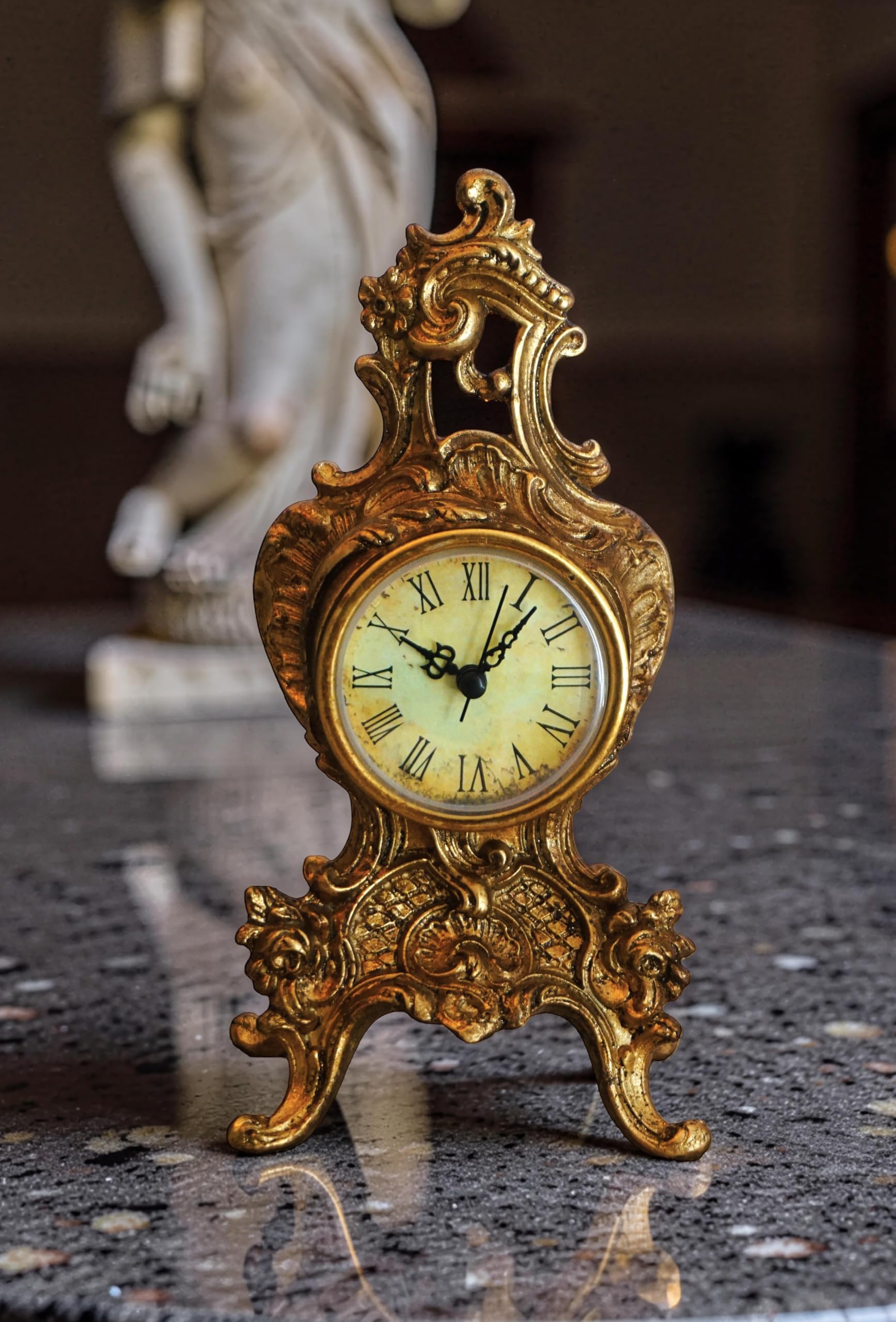 Vintage kunstvolle goldene Tischuhr mit römischen Ziffern Zifferblatt – Antik Stil Dekorative Kaminuhr Barock Harz Schreibtischuhr für Wohnzimmer, Schlafzimmer, Büro & Kaminsims – 20,6 cm