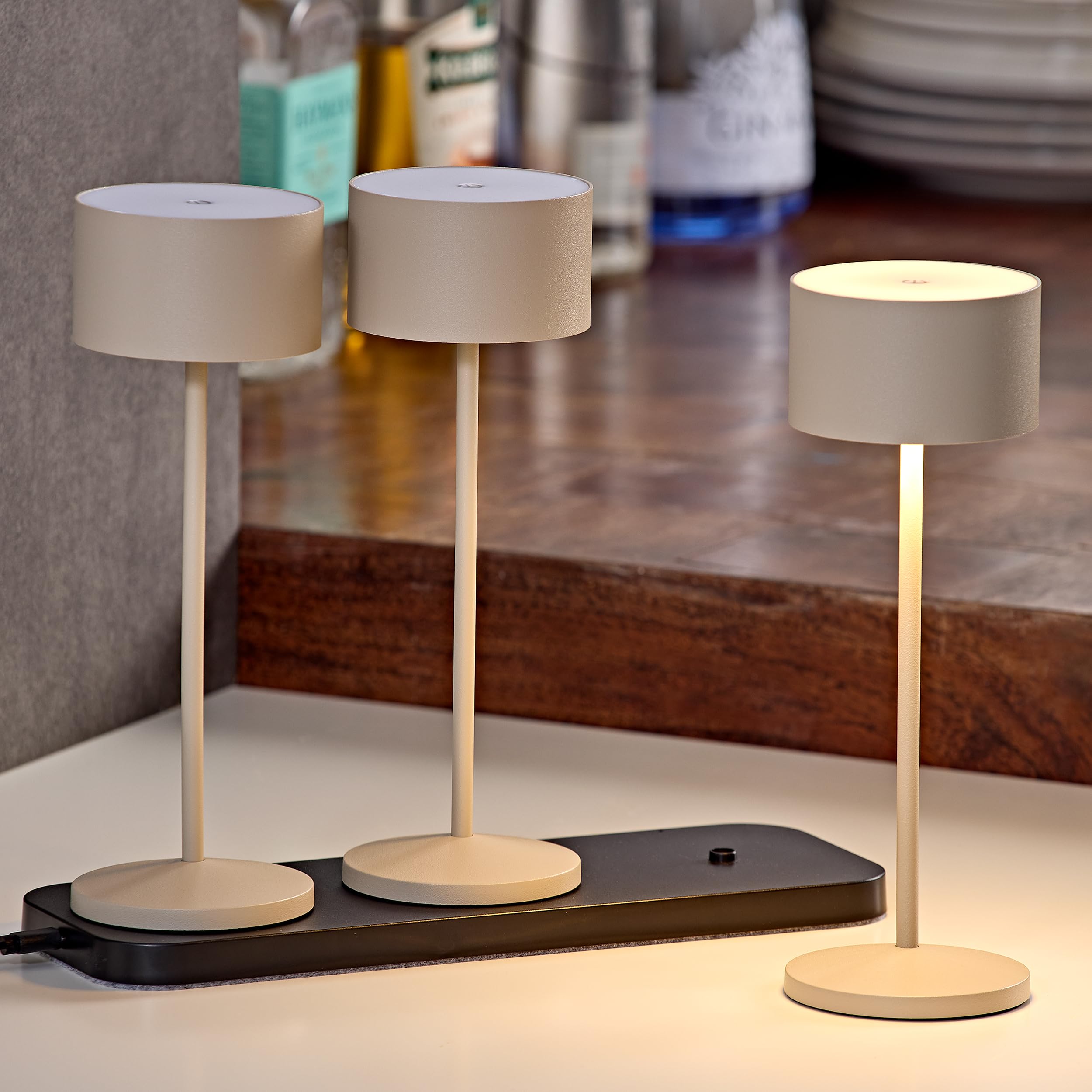 SIGOR Veluna 3er-Set dünenbeige inkl. Ladestation - LED Akku-Tischlampe dimmbar & kabellos mit FlexMood (2200K/2700K), bis 12h Leuchtdauer, USB-C Ladefunktion, IP44 Outdoor & Indoor