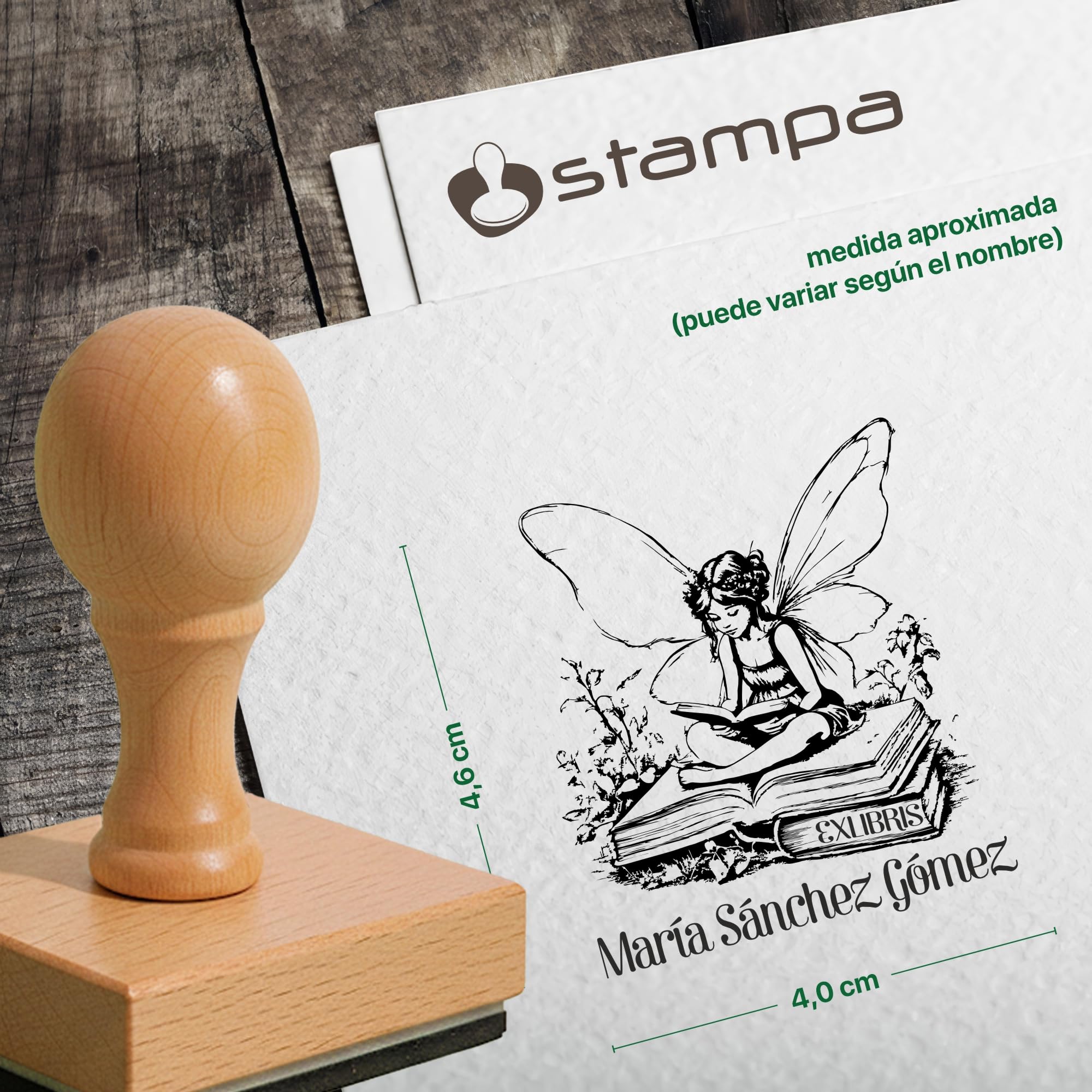 STAMPA | Ex Libris Personalizado Hada Leyendo – Sello para Libros con Nombre | Caucho Grabado Láser + Madera Haya/Caoba | Almohadilla de Tinta Negro/Azul/Rojo/Verde | Caja Regalo