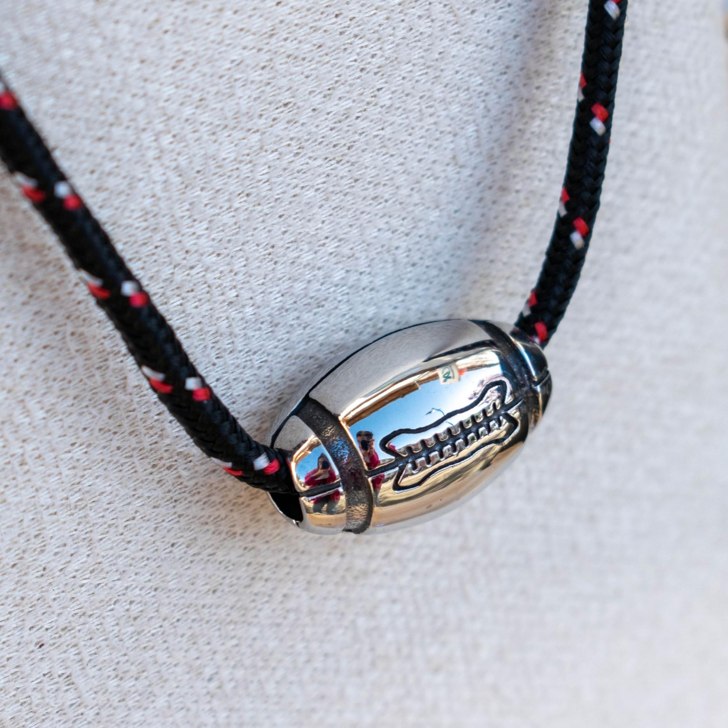 Ernestine - Collier Rugby acier inoxydable - Colliers hommes fans de sport - pendentif forme ballon de rugby - cadeau fête des pères - idée cadeaux papa et papi - Bijoux homme argent réglable