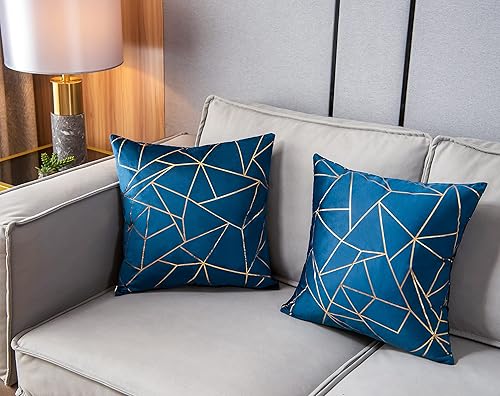 Miniatura 3 de YONGLIU Fundas decorativas de terciopelo para cojines (2 unidades), ultra suaves ideales para Navidad, sofá, dormitorio, automóvil