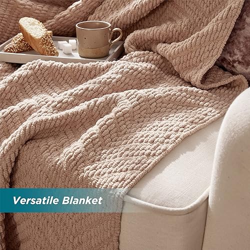 Miniatura 23 de Bedsure Mantas de Felpilla para Sofá - Manta de Chenilla Tejida de Punto Grueso Texturizado - Manta Boho Decorativa Súper Suave y Cálida con Borlas