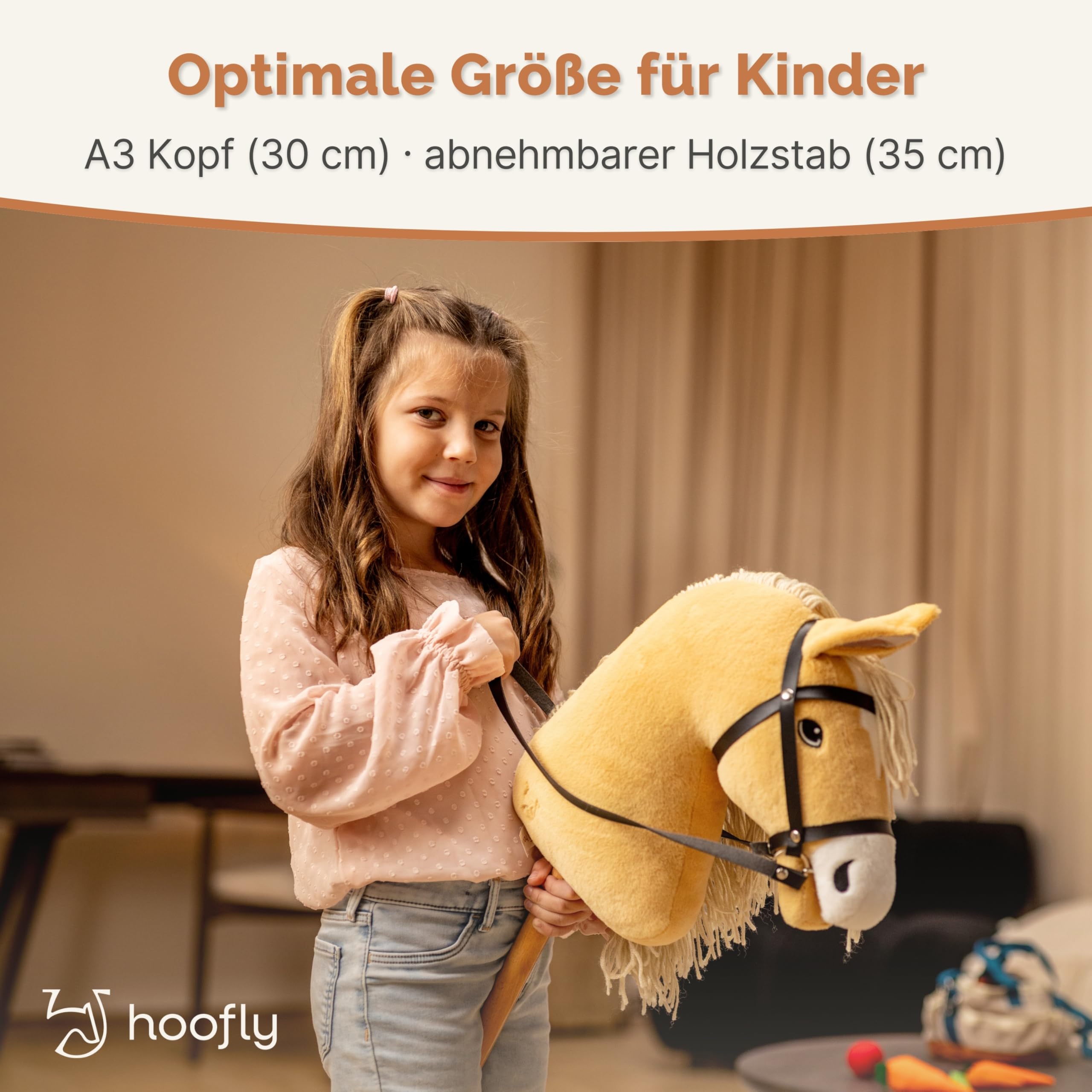 Hobby Horse Set – Großes Steckenpferd für Kinder mit Decke & Fliegenhaube | Komplettes Hobby Horsing Set mit Trense & 35 cm Schraubstab | Beiges Pferd – Blaues Zubehör