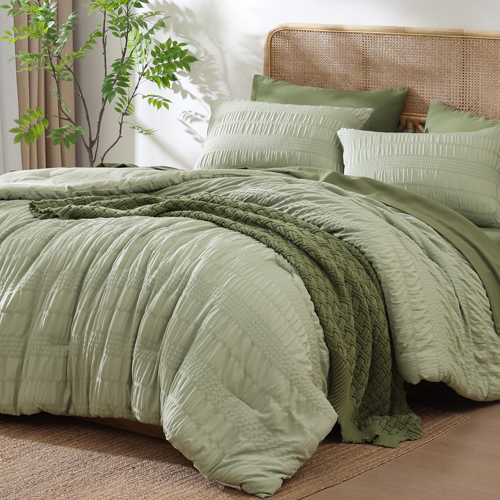 Amazon.com: CASAAGUSTO King Size Comforter Set, 7 Pieces Sage Green ...