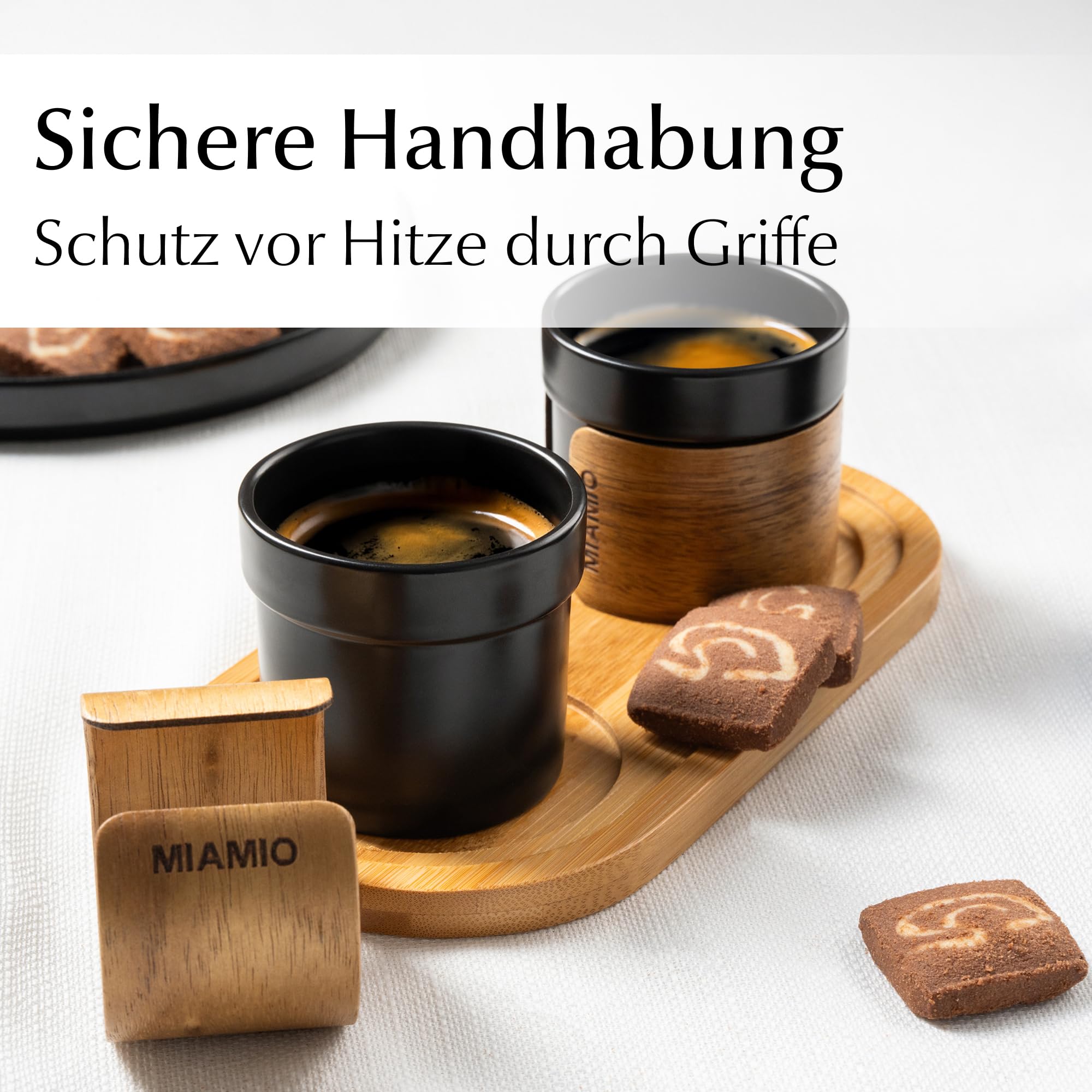 MIAMIO - Keramik Espressotassen/Espressobecher ohne Henkel (100ml)(Schwarz) | Kaffeebecher Keramik ohne Henkel, 4er Set Keramik Espressotassen / Tassen Set für Kaffee, Tee und Matcha mit Holzmanschette