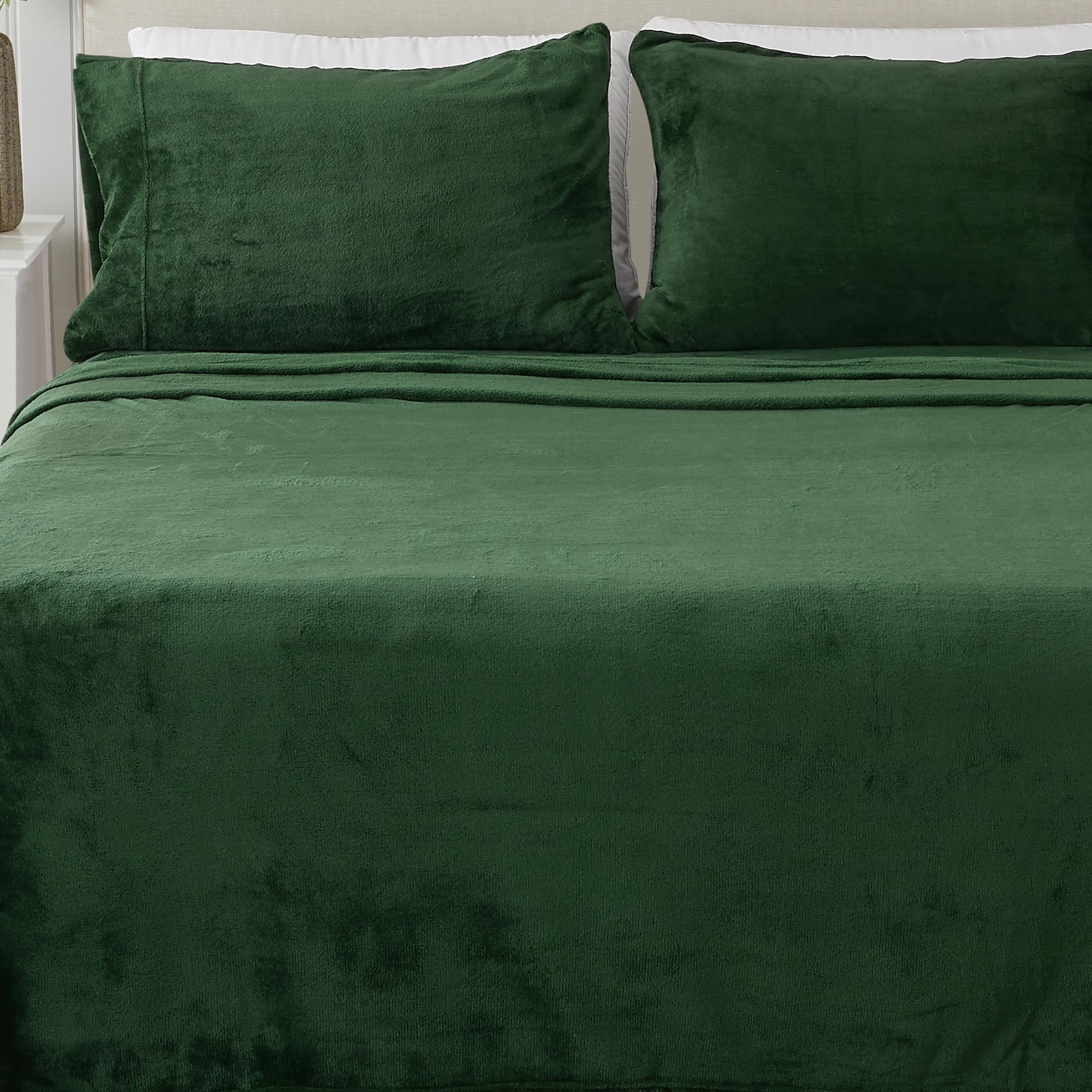 Great Bay Home Extra Soft Velvet Plush King Micro Fleece Sheet Set | Deluxe Microplush Non Pilling Sheets, Deep Pocket | Lavish Sherpa Velvet Luxe Collection (King, Emerald)