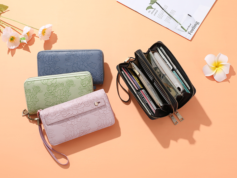 Amazon.com: GAEKEAO Large Womens Wallet RFID Blocking Wristlet