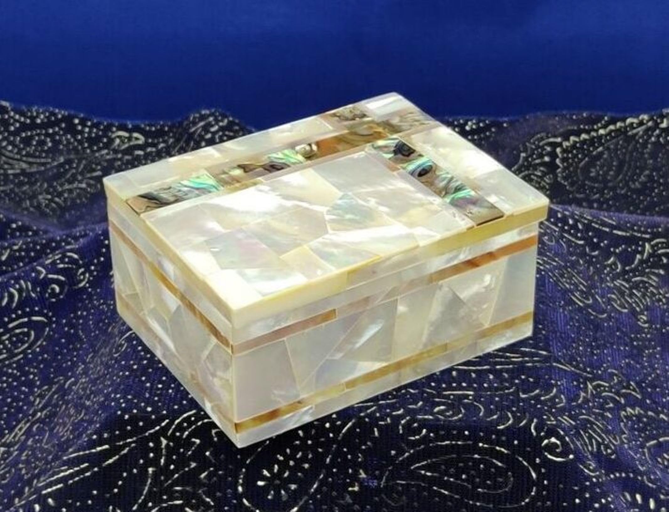 Boîte à bijoux en marbre d'exception, œuvre en nacre naturelle 25x20 cm