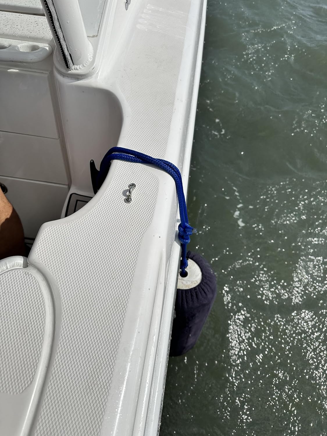 E-Sea Cleat- Heavy-Duty Suction Mounted Utility Cleat. Great for tying up Kayaks and Paddle Boards. Use on Boats and RV's to secure fenders and other accessories.
