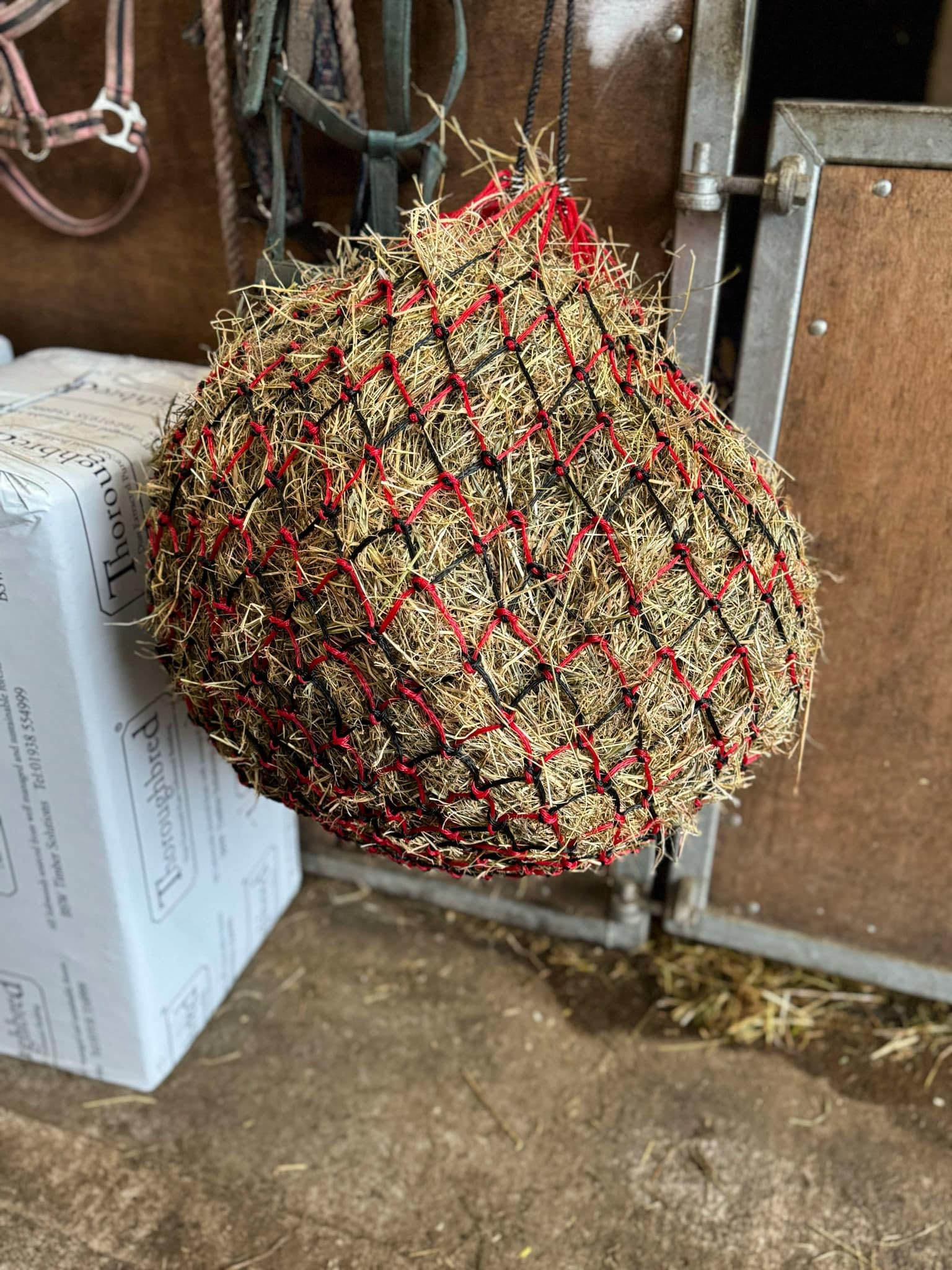 Dual Tone Spiral Haynet for Horse Durable Long Lasting Yard Feeding Bag Large (Red/Black) - Image 2