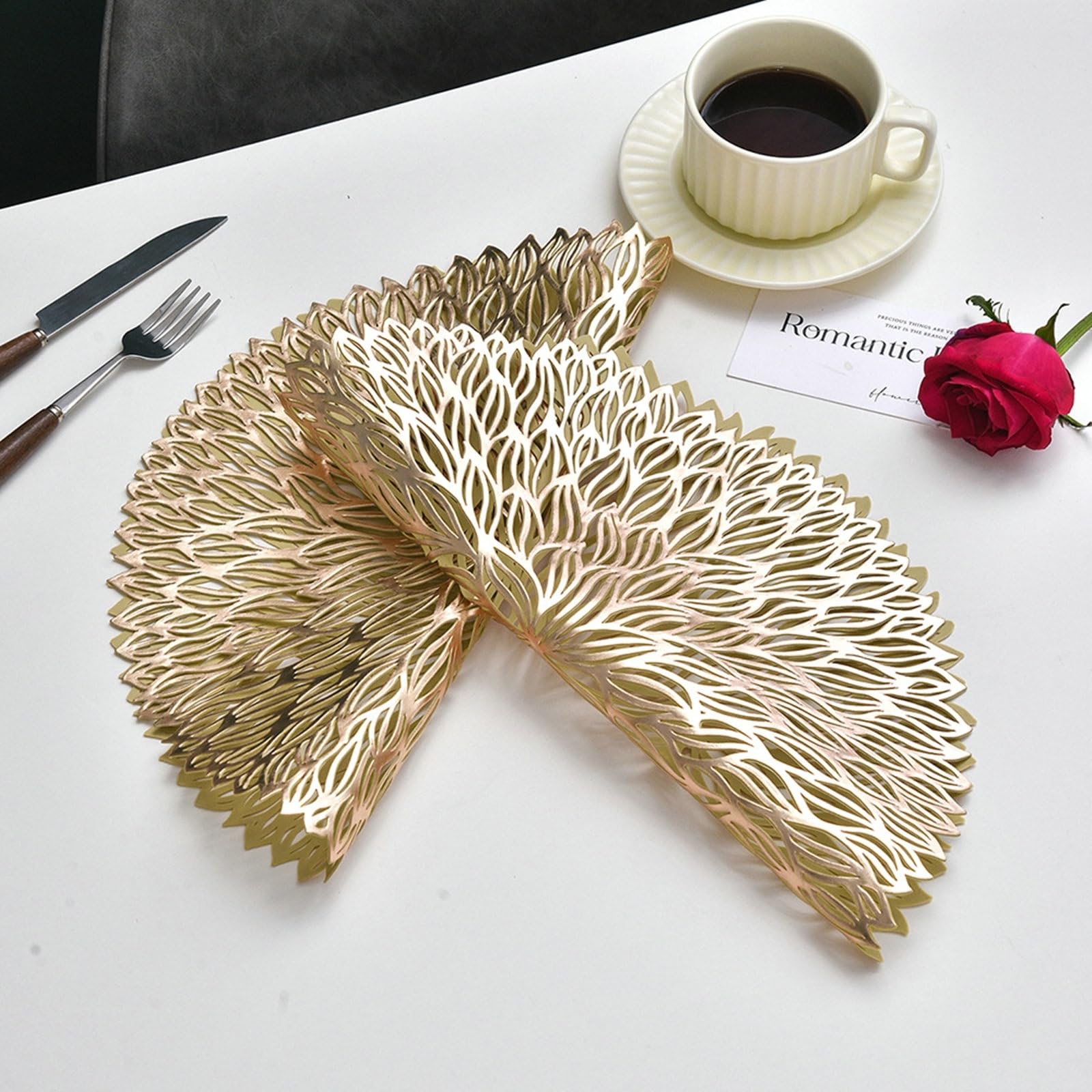 Beydodo Set di 10 tovagliette all'americana in PVC da 38,1 cm, lavabili, a forma di fiore, color oro
