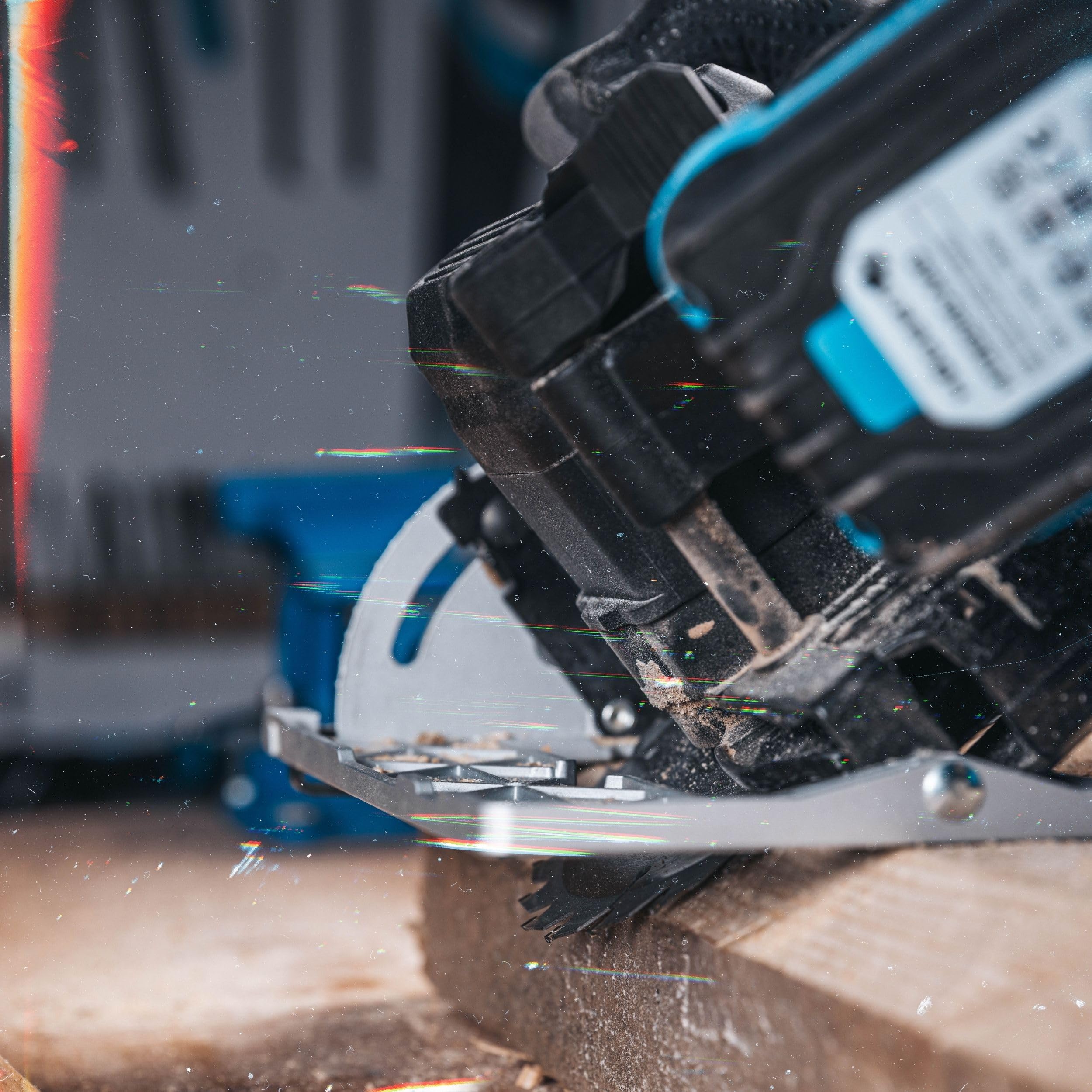 HÖGERT TECHNIK Akku-Handkreissäge 18V OneAccuSystem, bürstenloser Motor, 0-5000 U/min, 165 mm Blattdurchmesser, werkzeuglose Einstellungen, LED, Aluminiumschutz, für Holz, ohne Akku