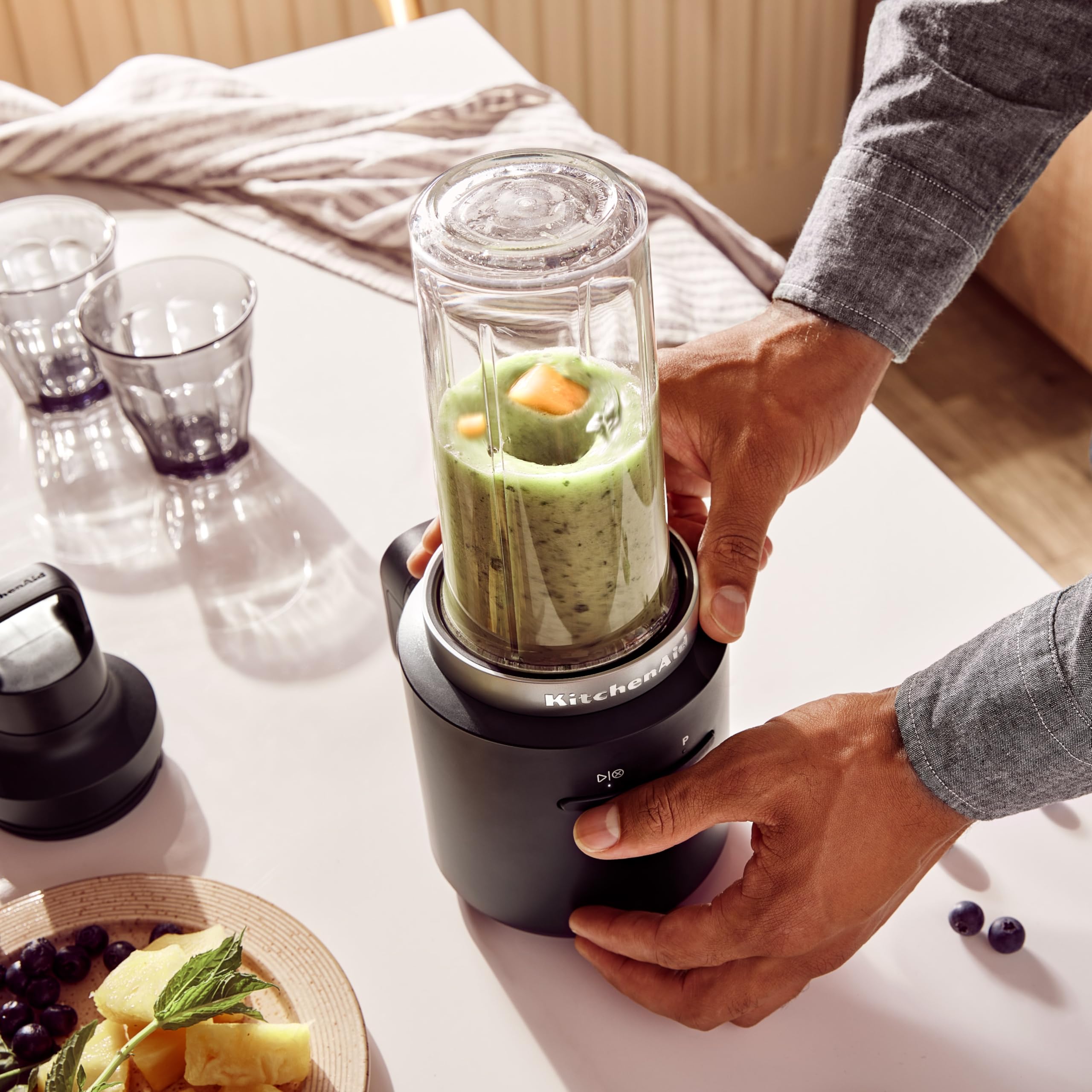 KitchenAid Go Batidora Portátil Inalámbrica con Batería, 473ml, Cuchillas Asimétricas de Acero Inoxidable, Tapa de Viaje, 20 Min de Autonomía, Negro Mate