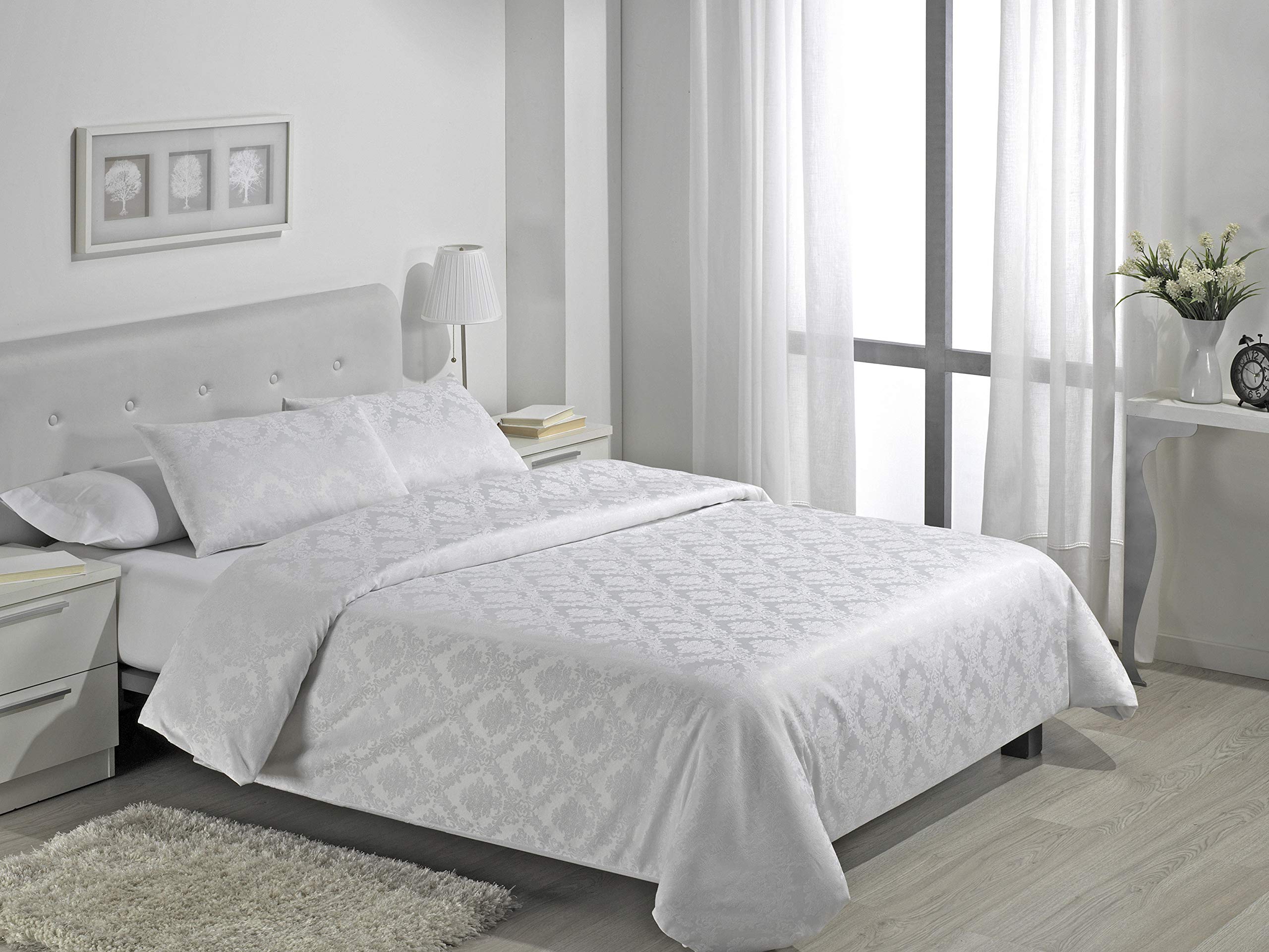 Drap en satin de coton blanc 300 fils pour des nuits fraîches en lit 105