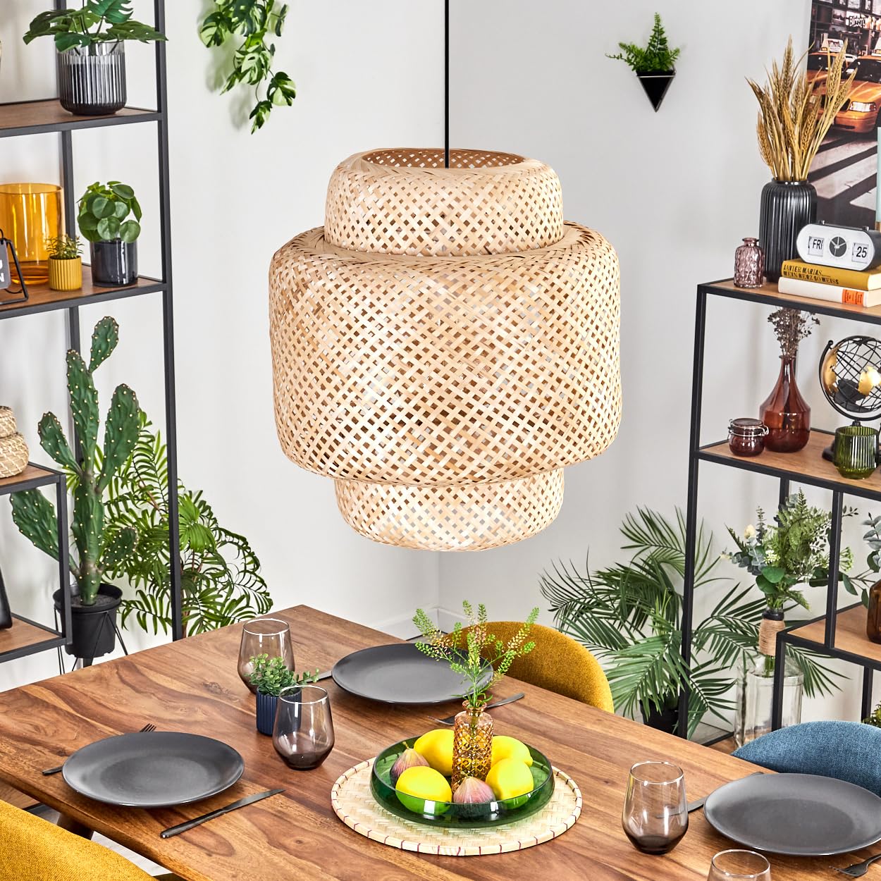 Lámpara de techo Vireda HOFSTEIN, moderna de metal/bambú en blanco/natural, diseño boho, pantalla con efecto de rejilla (Ø 45 cm), altura ajustable máx. 146 cm, E27, salón, comedor, cocina, pasillo