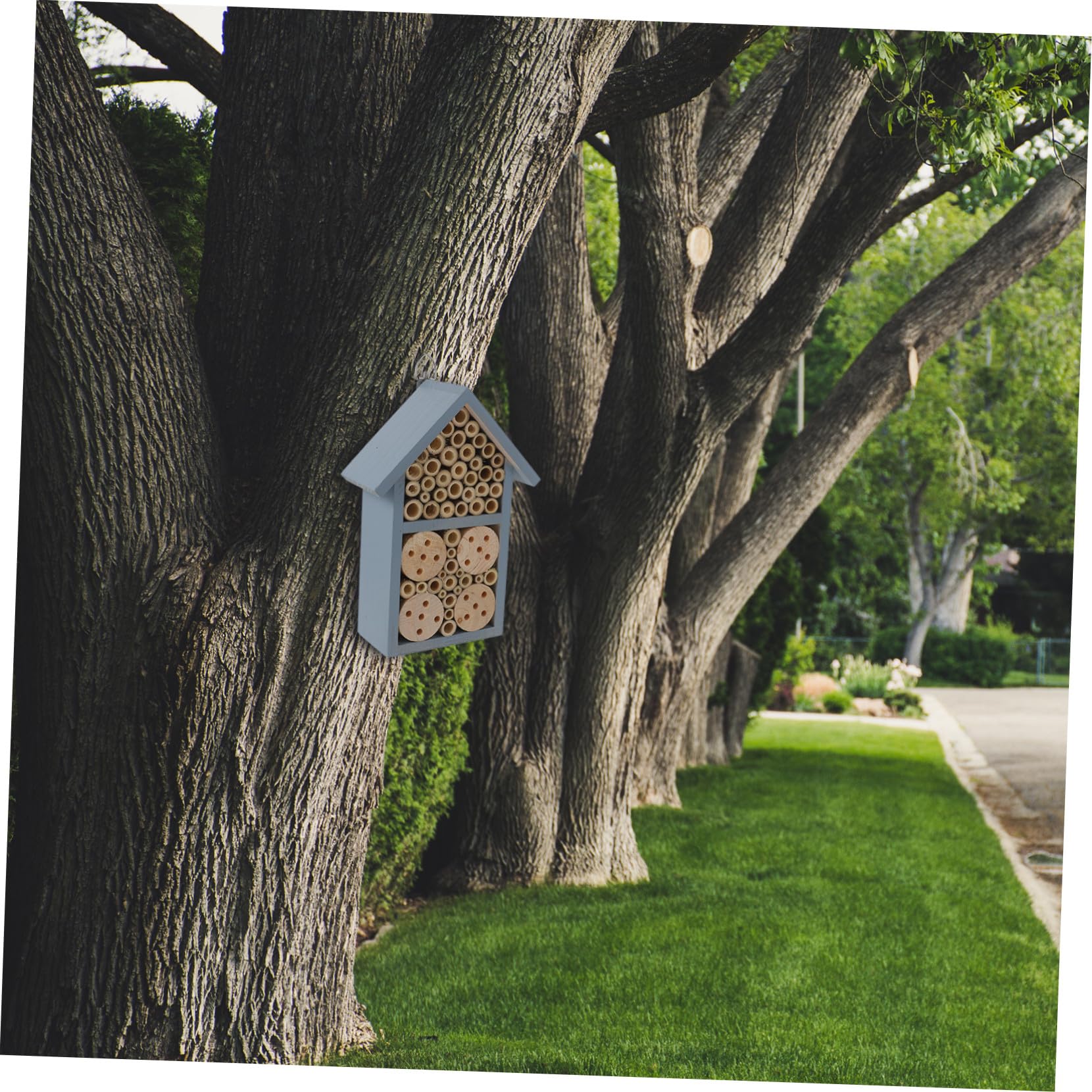 Dekoratives Bienenhaus und Eisen für Garten, Winterlich