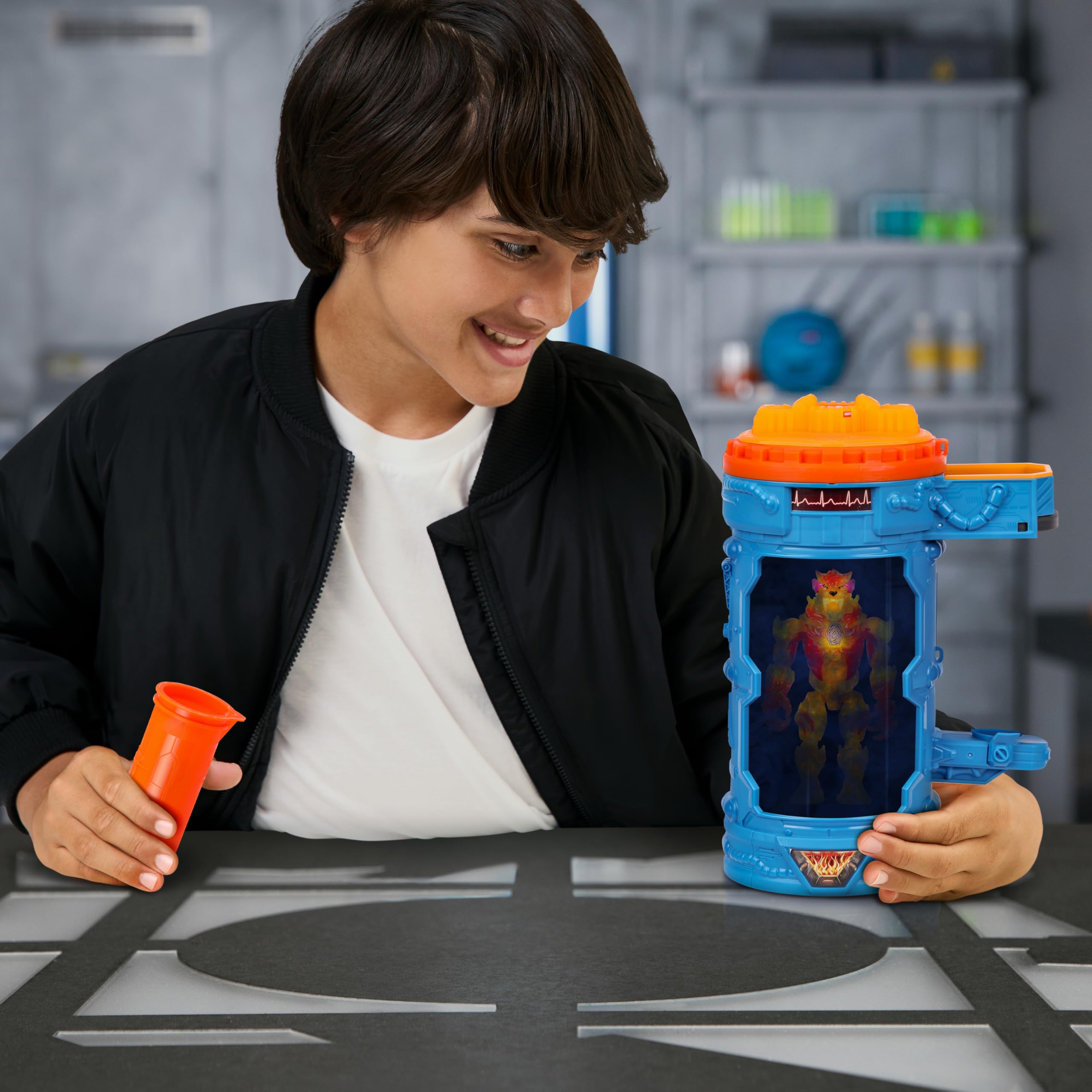 MrBeast Lab Hyper Fusion Mutators, Réalise Une expérience, Ajoute du Liquide, Appuie sur Le Lecteur d'empreinte, Découvre la Fire Panther, + de 20 Points d'articulation, 3 à Collectionner