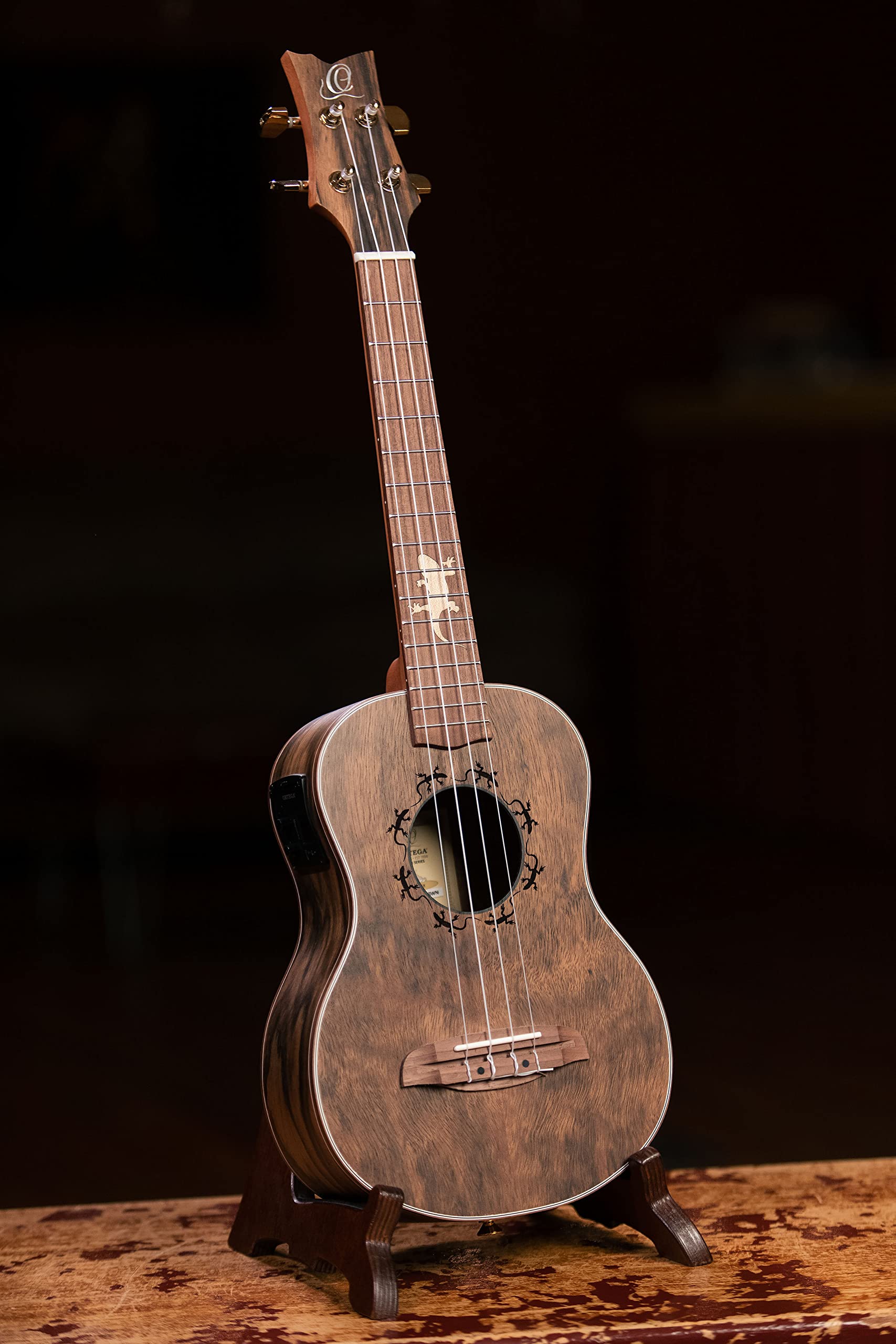 Ortega Guitars Ukulélé Tenor Electro-Acoustique – Série Lizard – Housse Incluse – Paldao, Naturel (LIZARD-TE-GB)