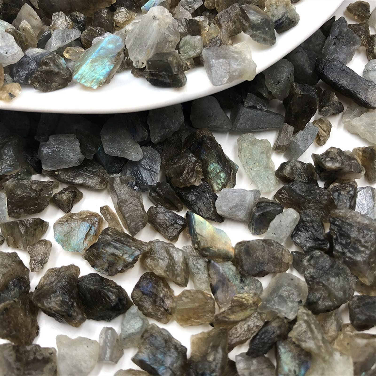 Paquete de 50g de Chips de labradorita llamativos y crudos, Grava, Piedra Natural, Cristales de Acuario for jardín, decoración for la habitación del hogar, Regalo MZOGODWI