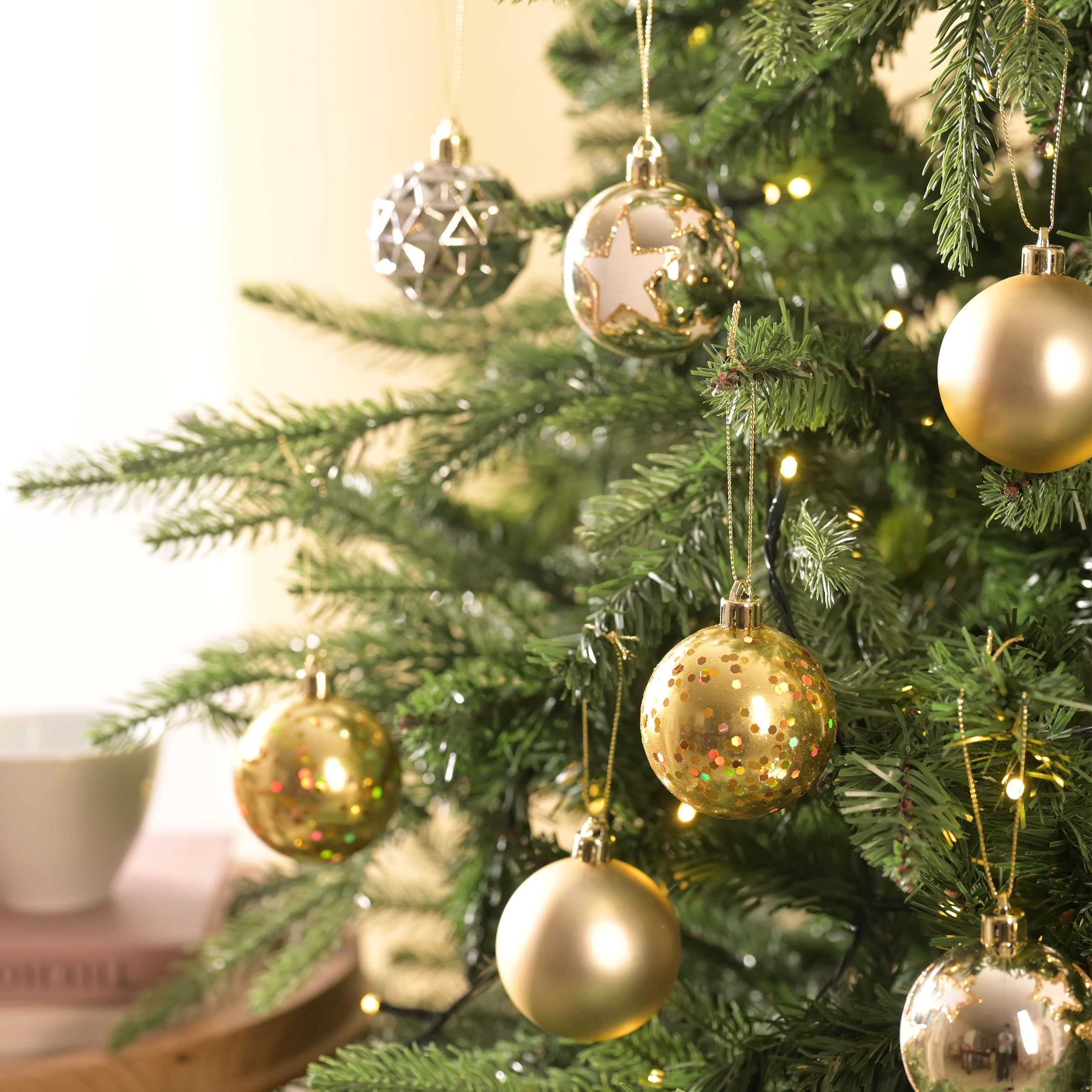 DecorbyHannah Décorations de Noël, décorations de sapin de Noël incassables et modernes sur le thème doré et blanc, 50 carats, boules décoratives à suspendre pour la maison, les fêtes, les vacances